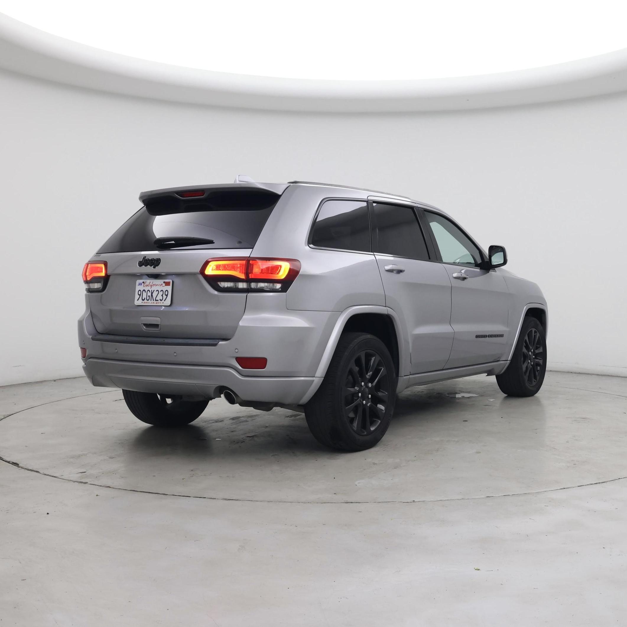 Thumbnail: 2019 Jeep Grand Cherokee - 8