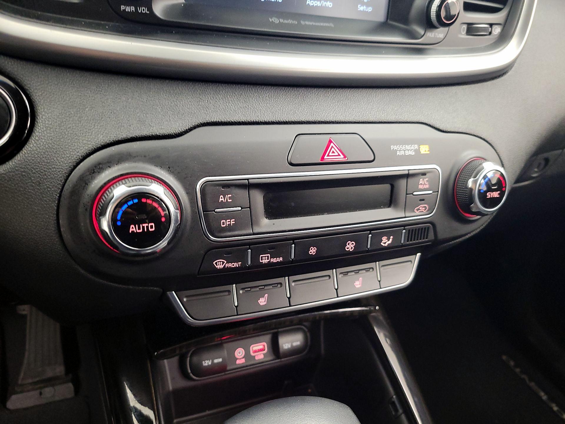 Thumbnail: 2019 Kia Sorento - 16