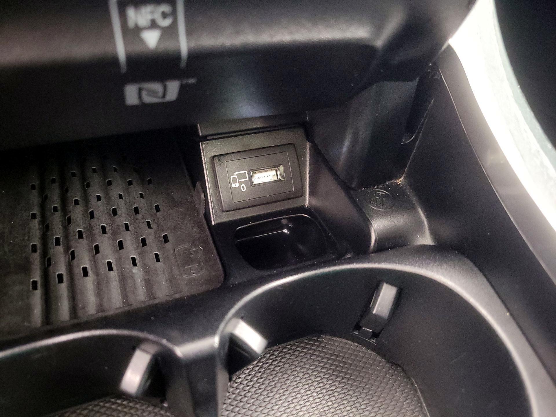 Thumbnail: 2020 Mercedes-Benz E-Class - 19