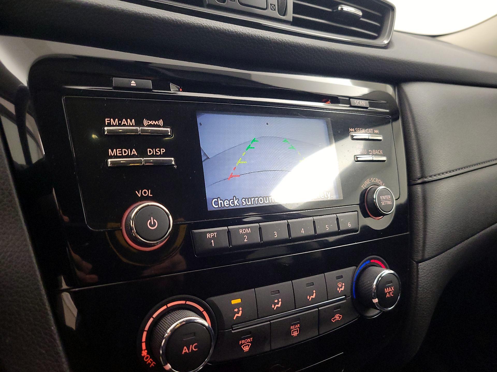 Thumbnail: 2017 Nissan Rogue - 14