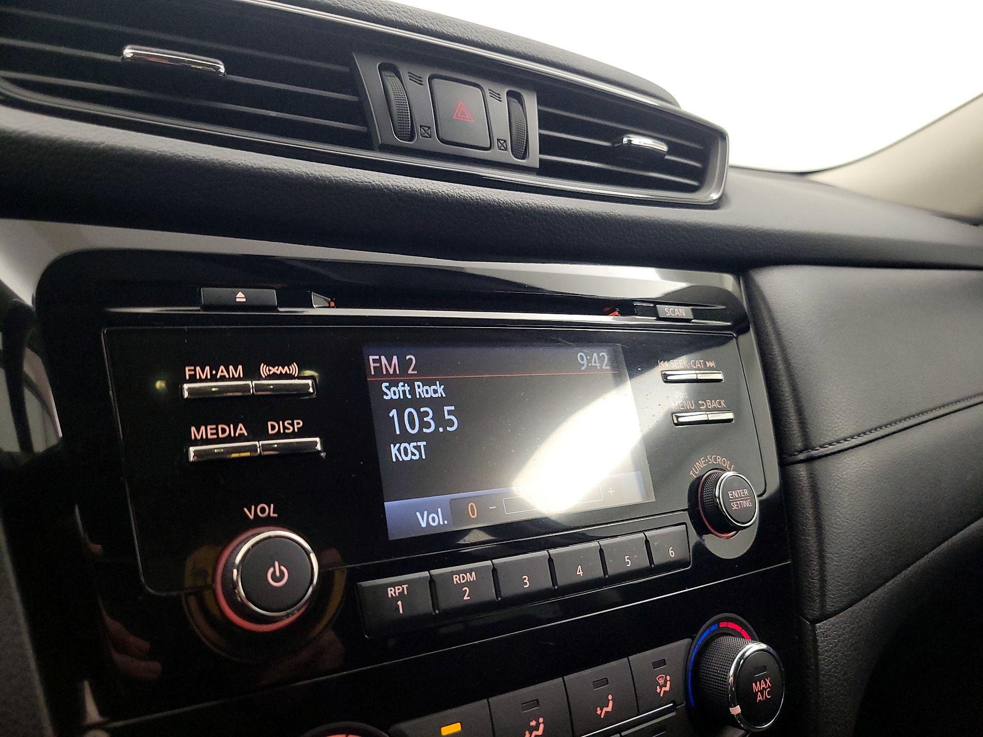 Thumbnail: 2017 Nissan Rogue - 15