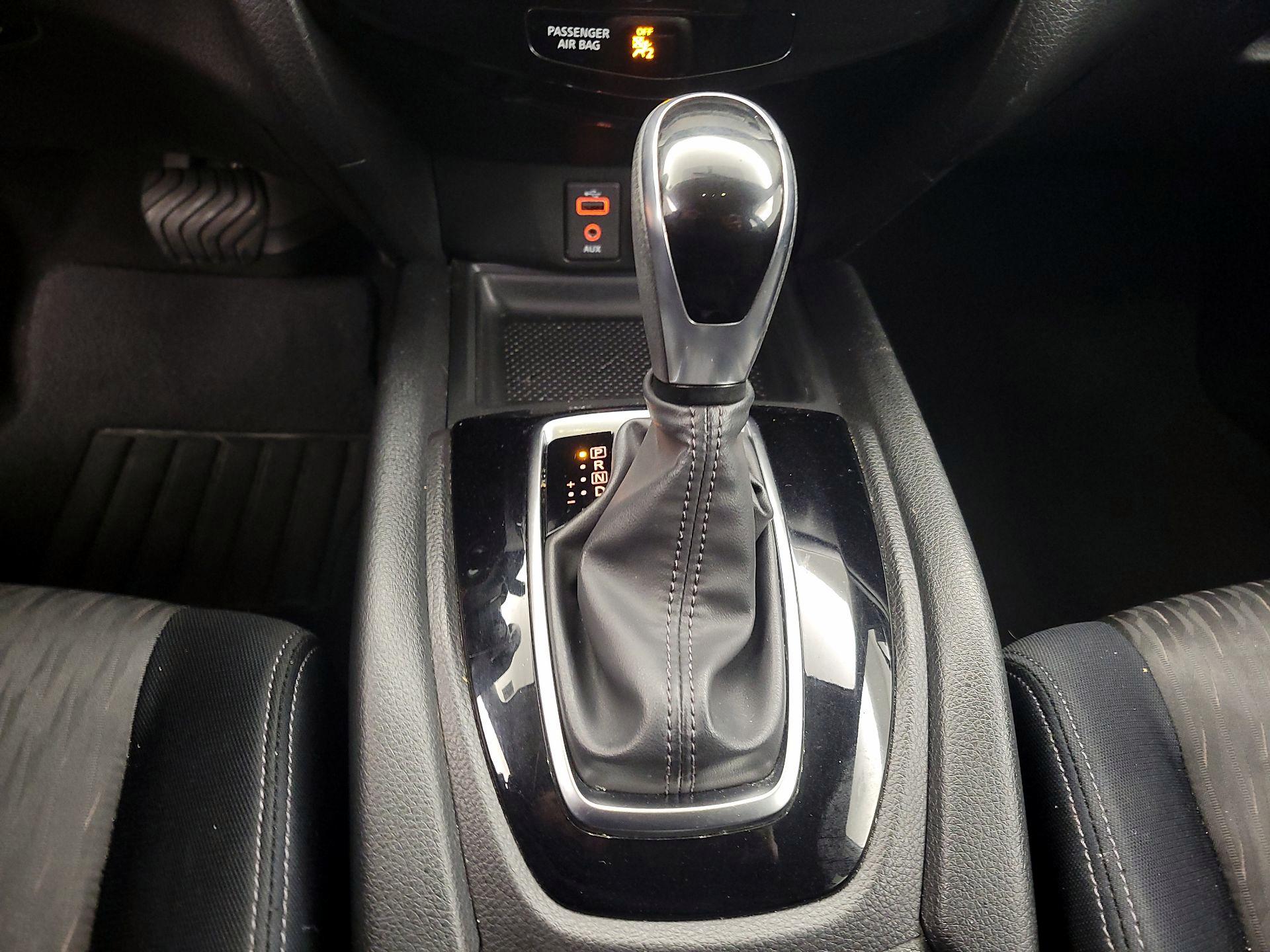 Thumbnail: 2017 Nissan Rogue - 17