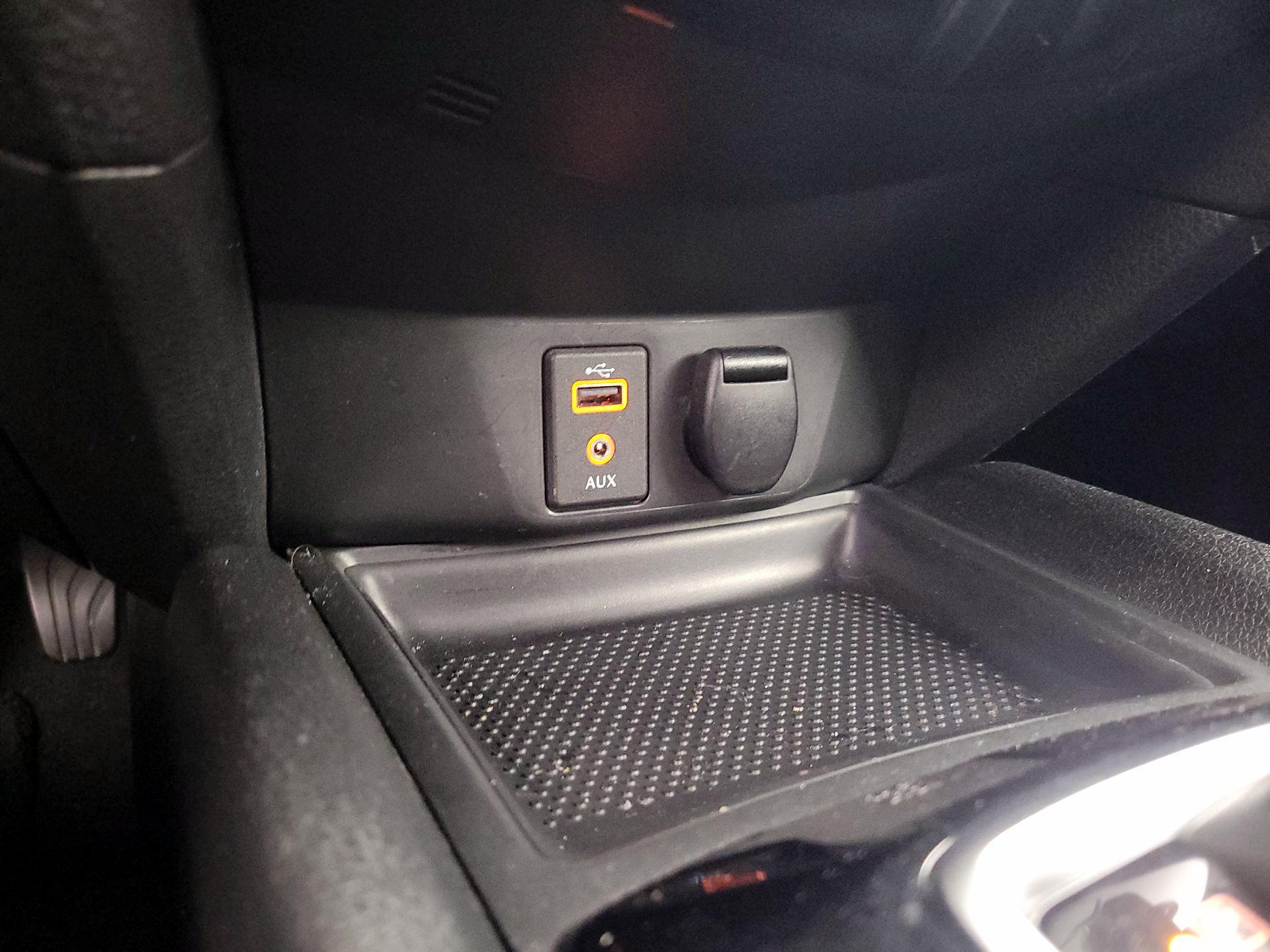 Thumbnail: 2017 Nissan Rogue - 18