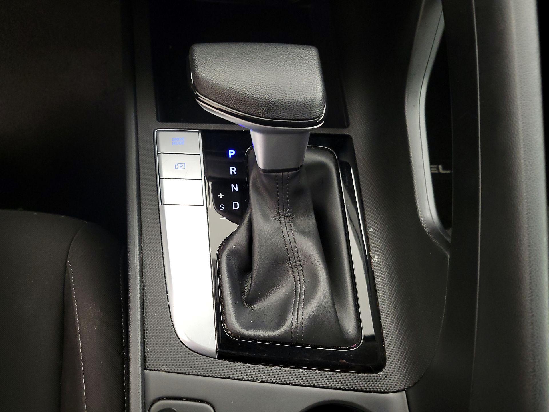 Thumbnail: 2022 Hyundai Elantra - 17