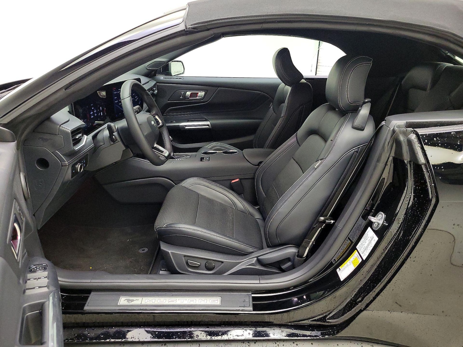 2025 Ford Mustang EcoBoost Premium - Photo 12