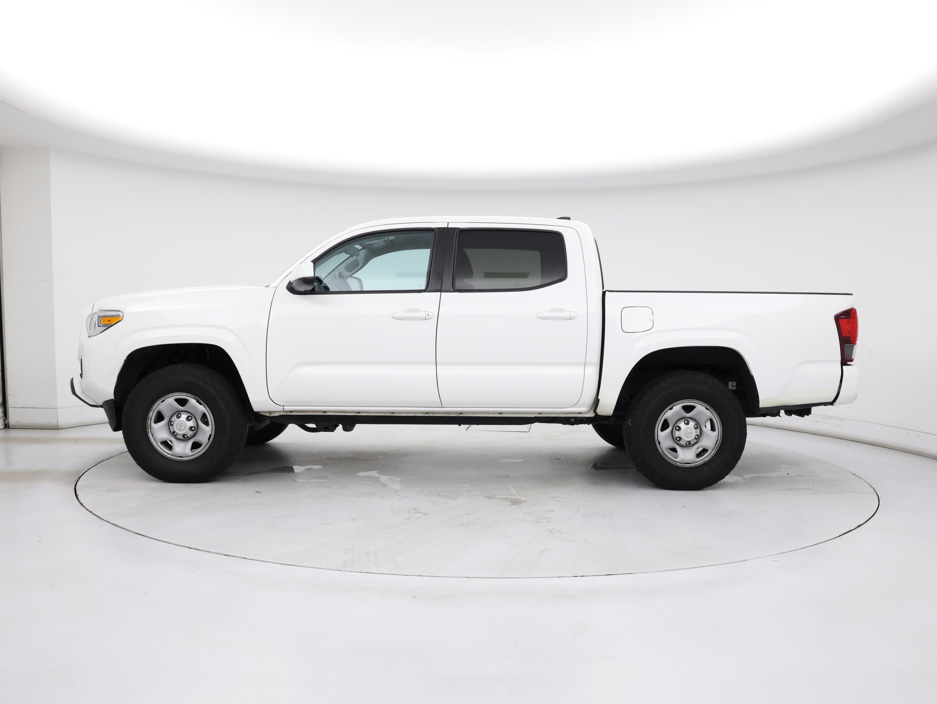 Thumbnail: 2019 Toyota Tacoma - 3