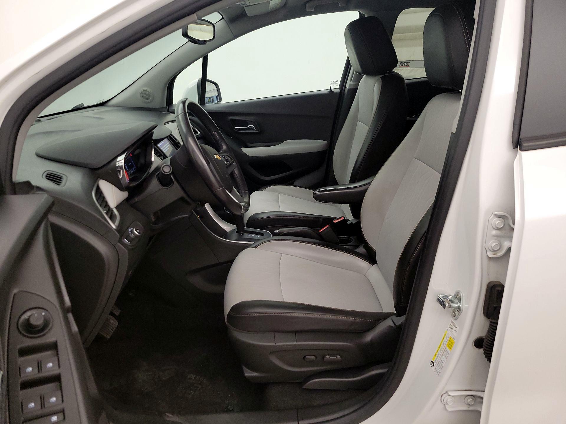 Thumbnail: 2022 Chevrolet Trax - 11