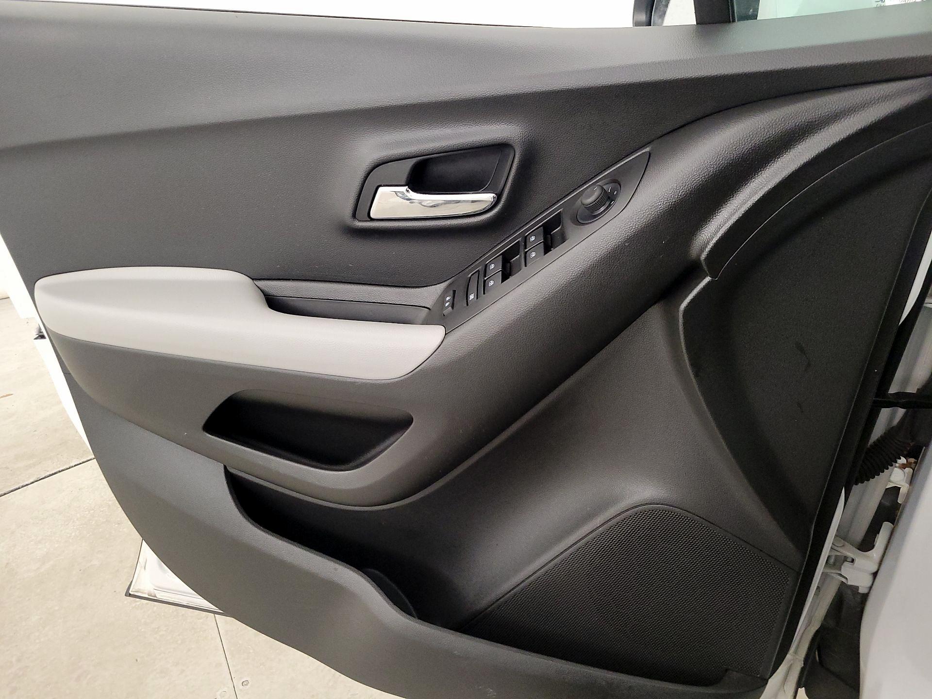 Thumbnail: 2022 Chevrolet Trax - 12