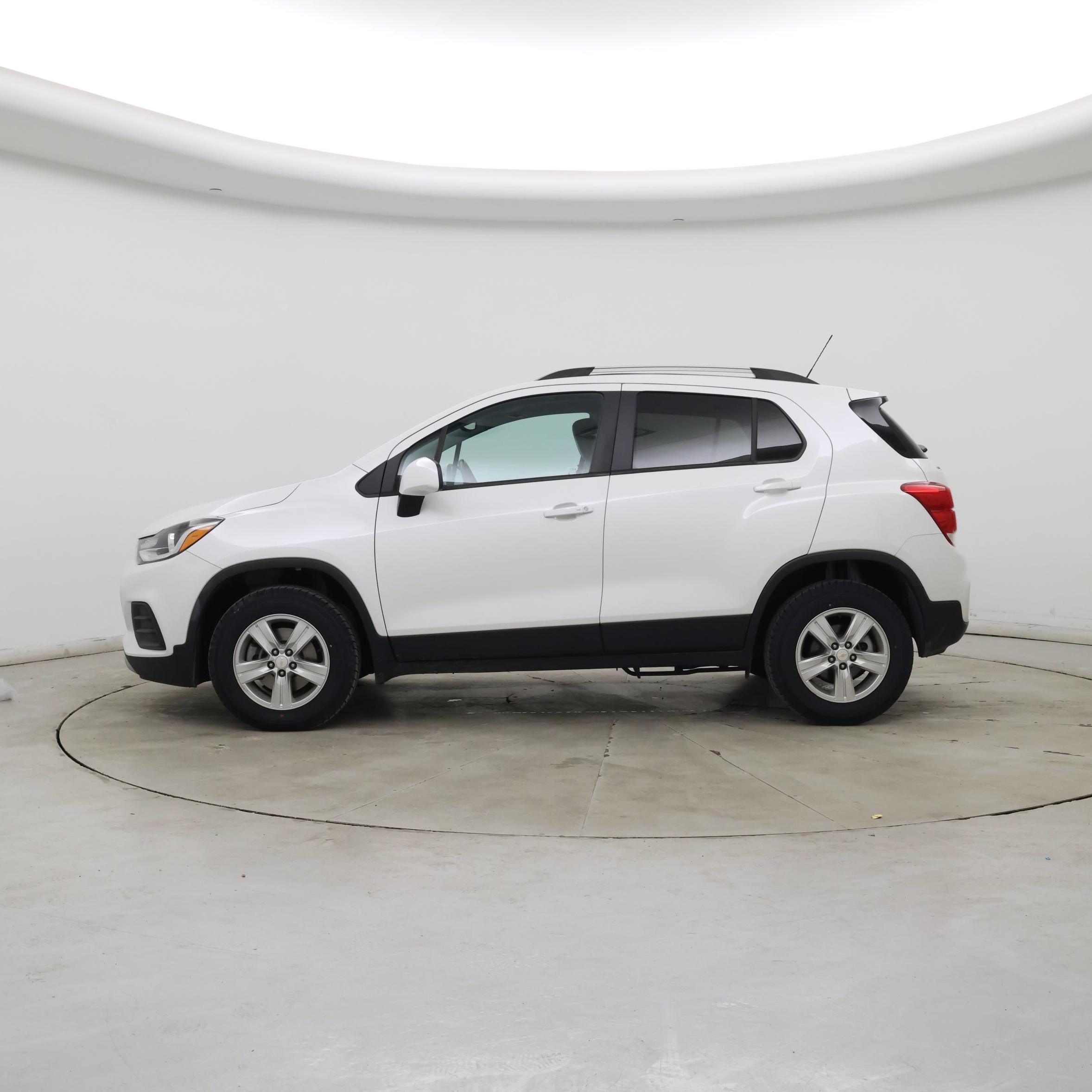 Thumbnail: 2022 Chevrolet Trax - 3