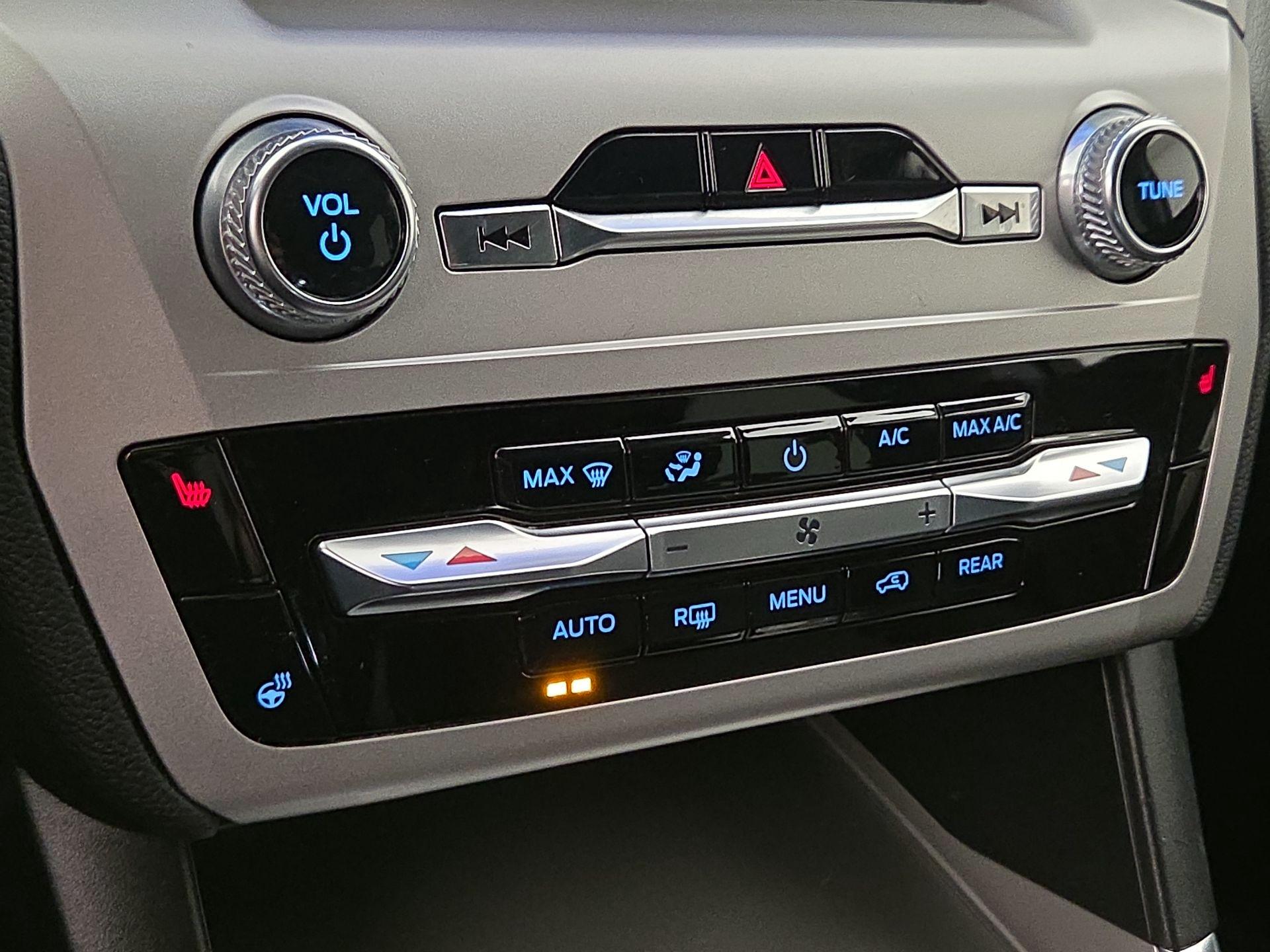 Thumbnail: 2022 Ford Explorer - 16