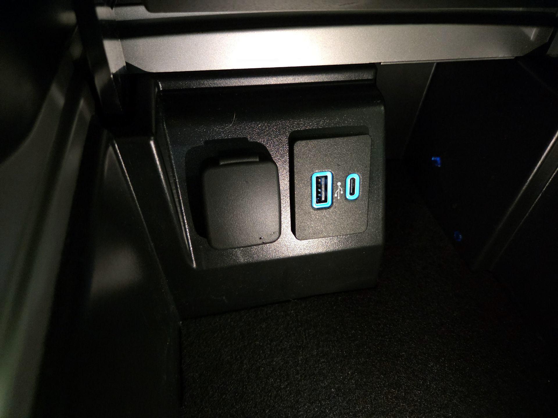 Thumbnail: 2022 Ford Explorer - 18