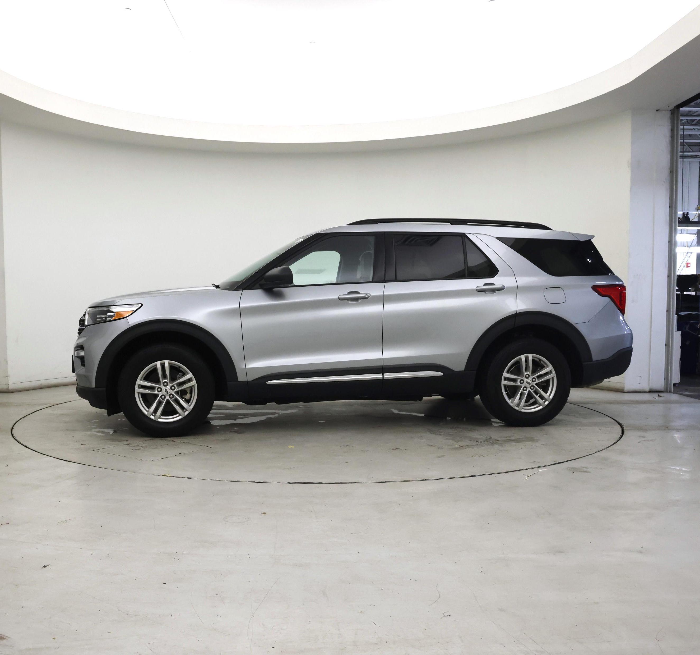 Thumbnail: 2022 Ford Explorer - 3