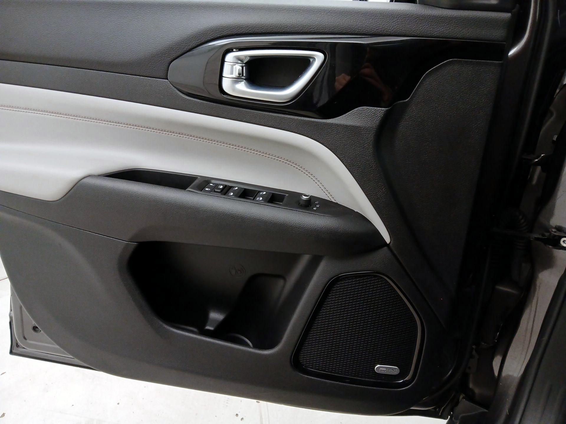 Thumbnail: 2022 Jeep Compass - 12