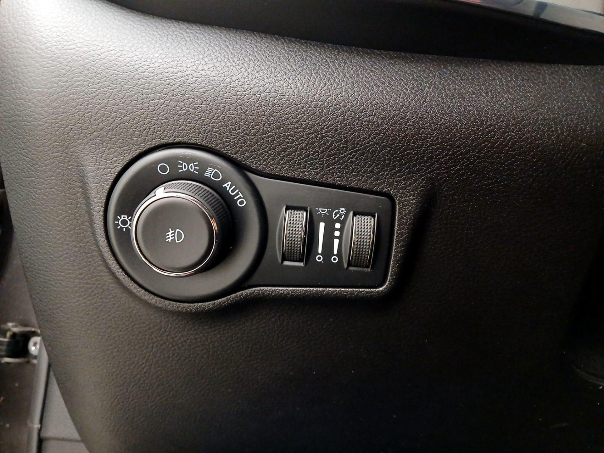 Thumbnail: 2022 Jeep Compass - 13