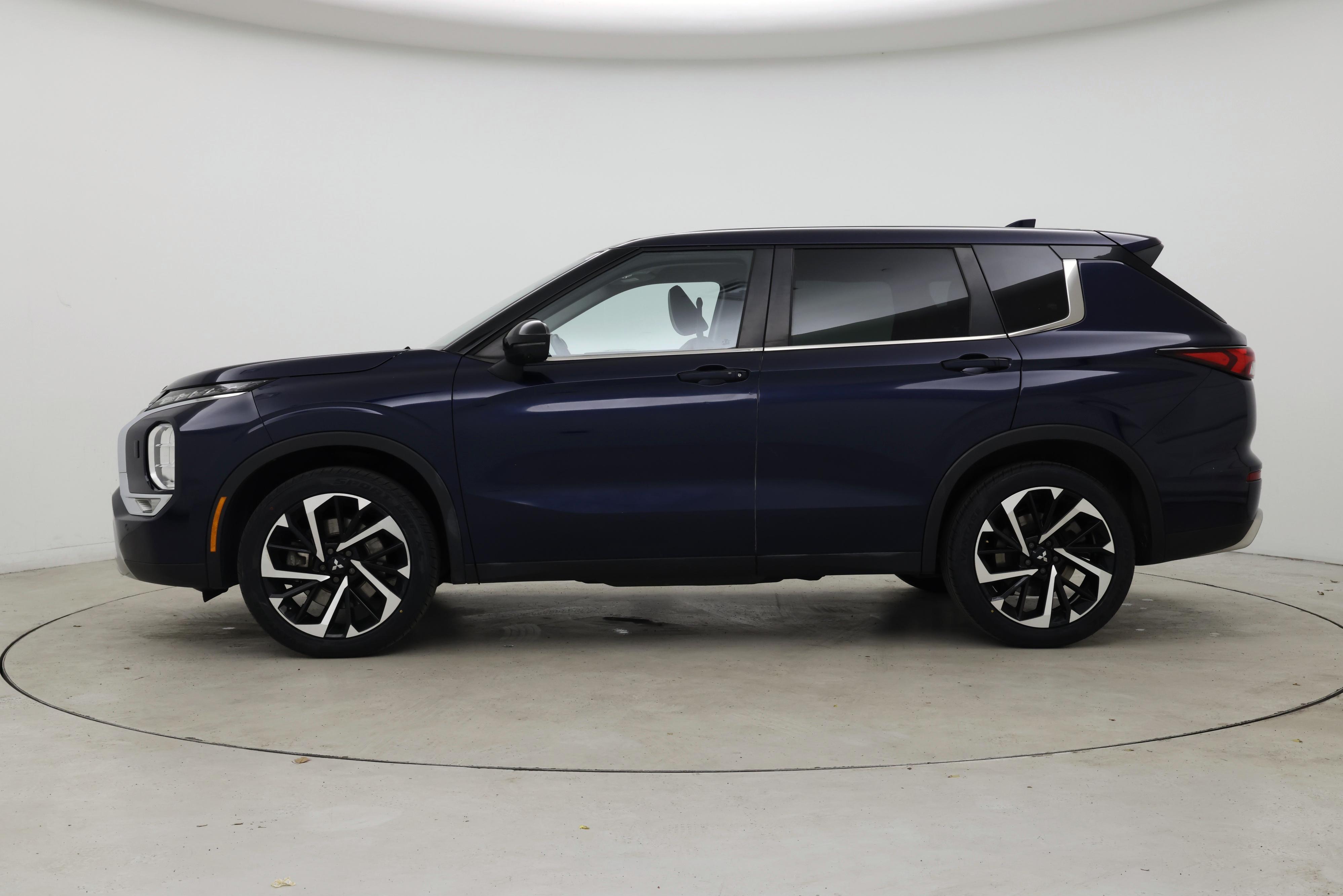 Thumbnail: 2022 Mitsubishi Outlander - 3