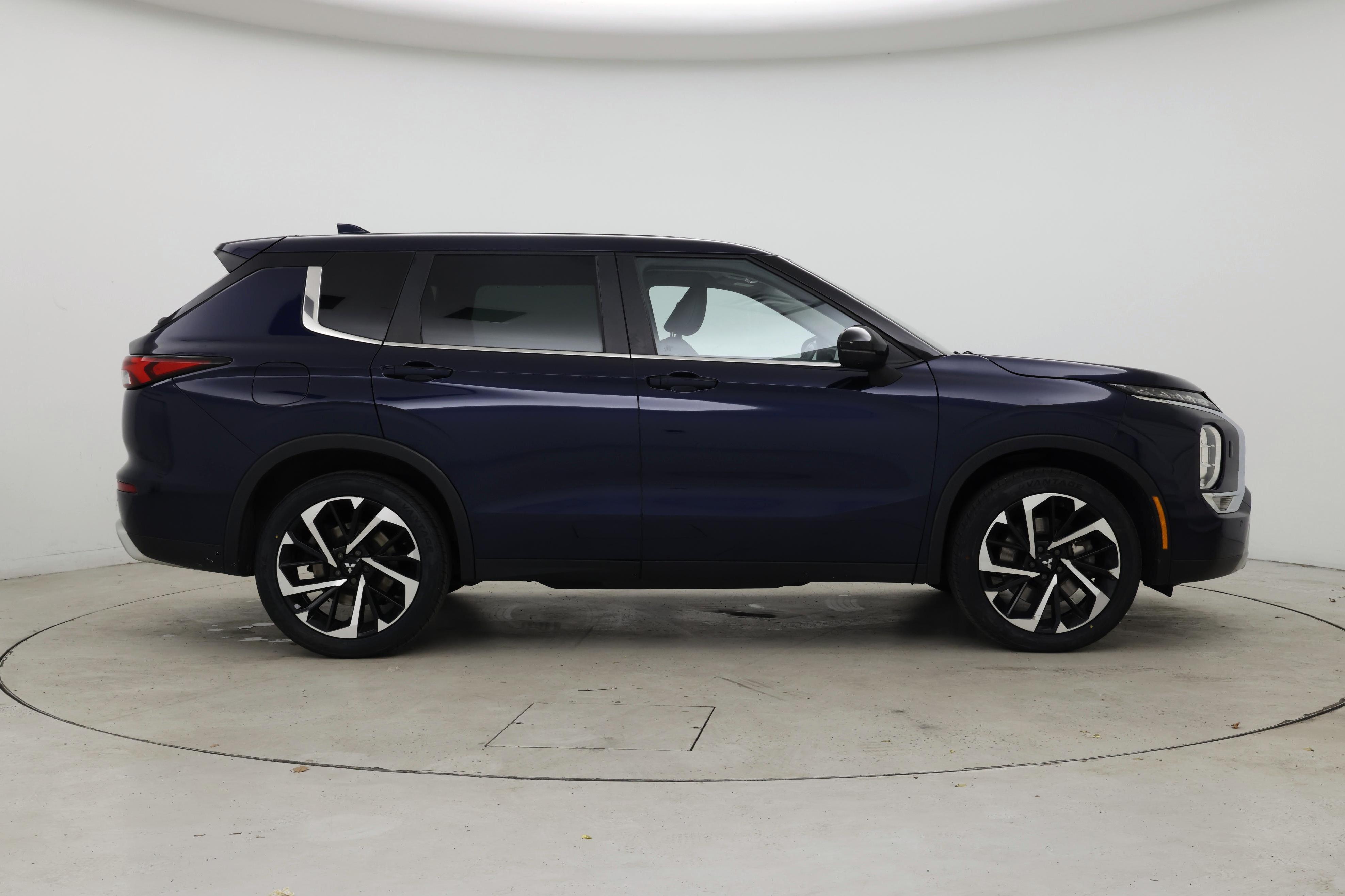 Thumbnail: 2022 Mitsubishi Outlander - 7