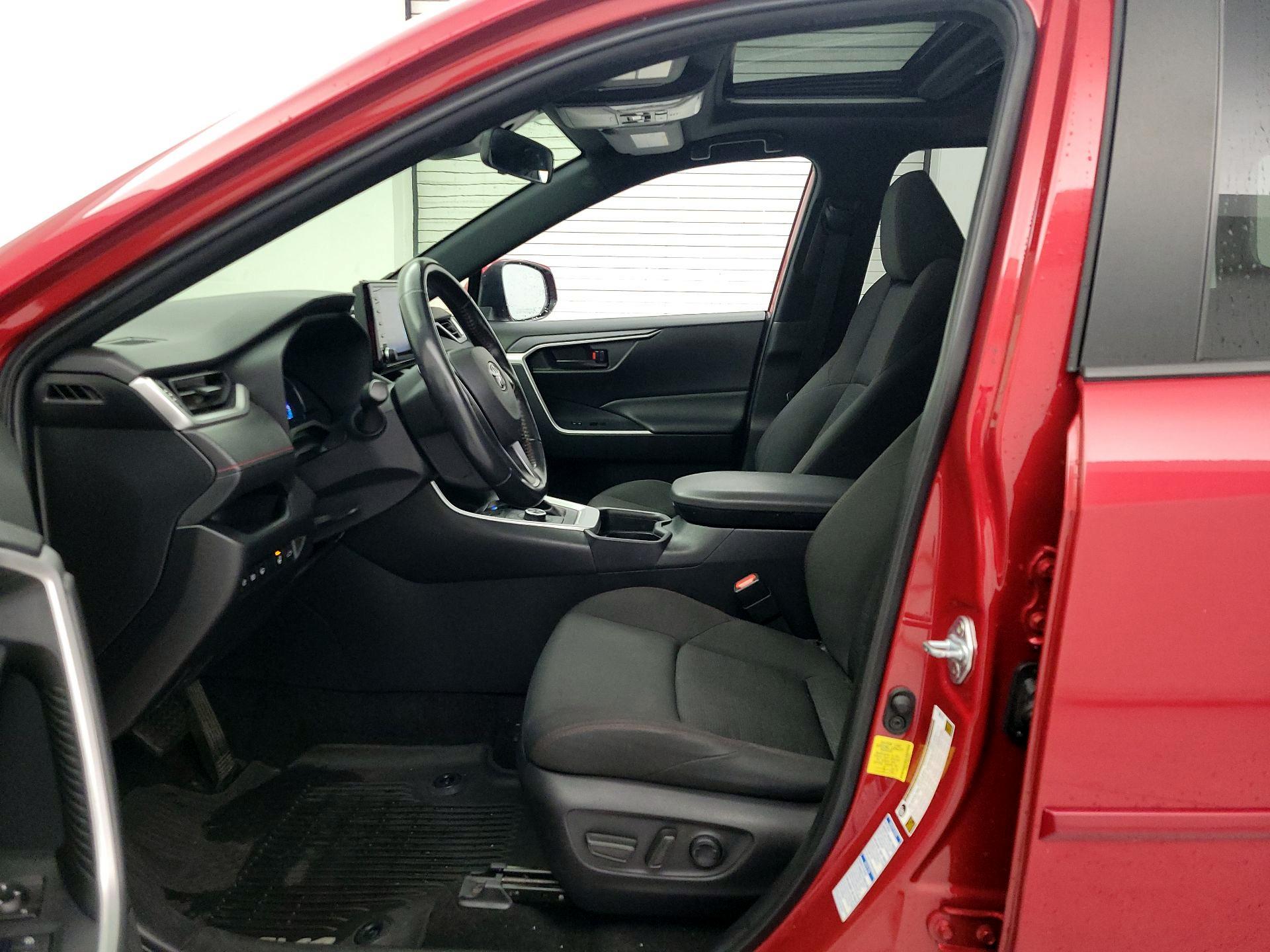 Thumbnail: 2021 Toyota RAV4 - 11