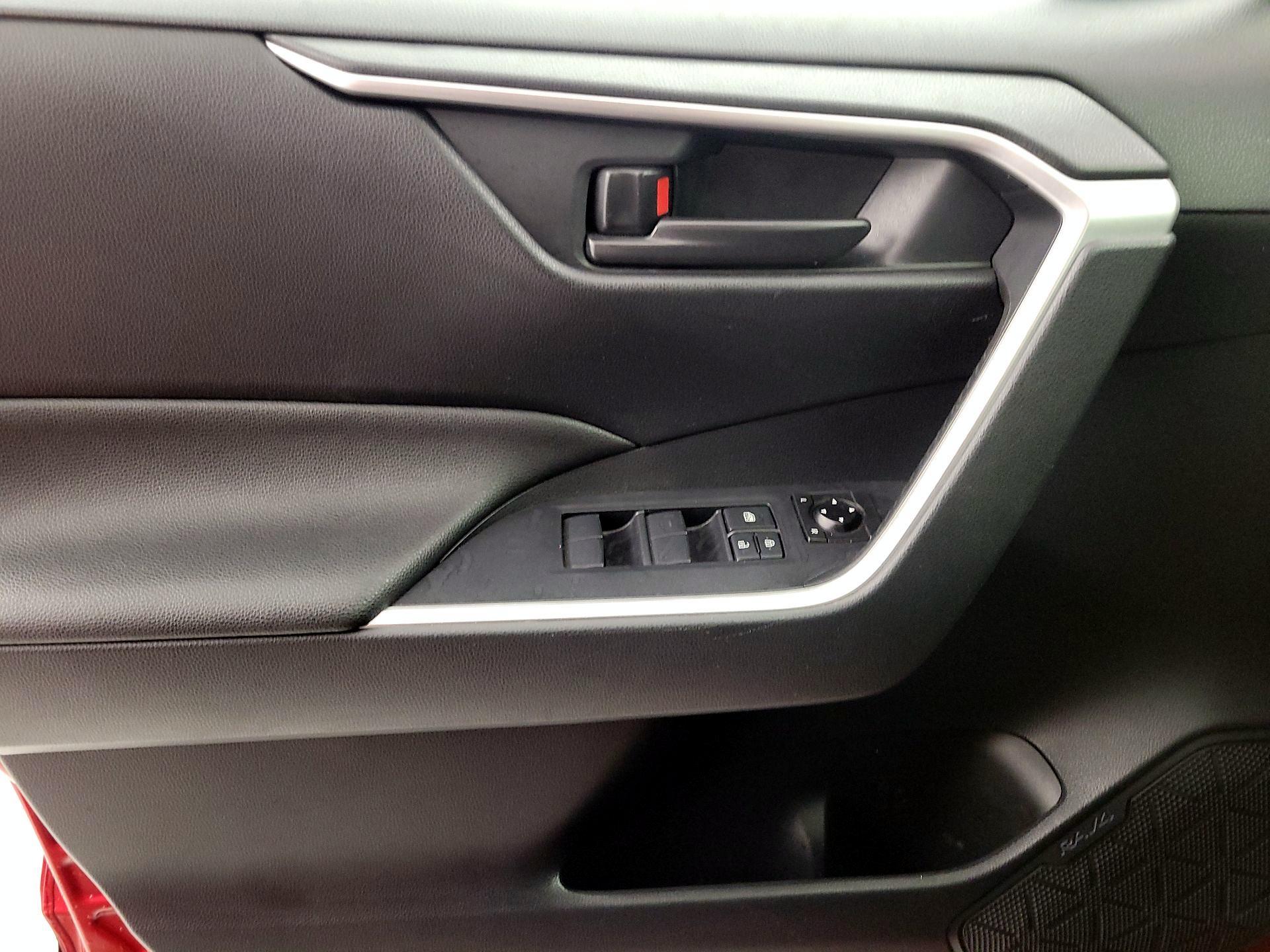 Thumbnail: 2021 Toyota RAV4 - 12