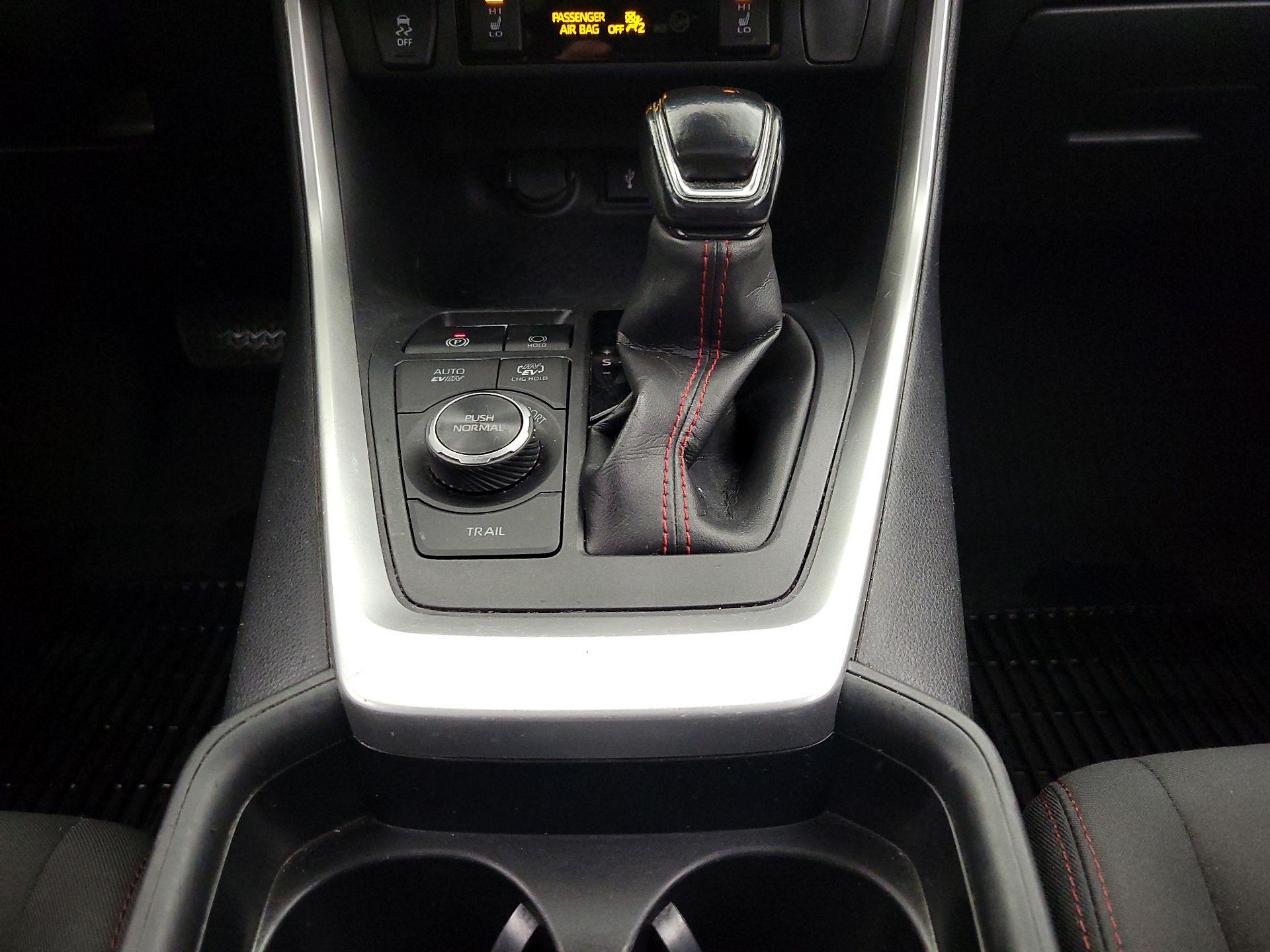 Thumbnail: 2021 Toyota RAV4 - 17