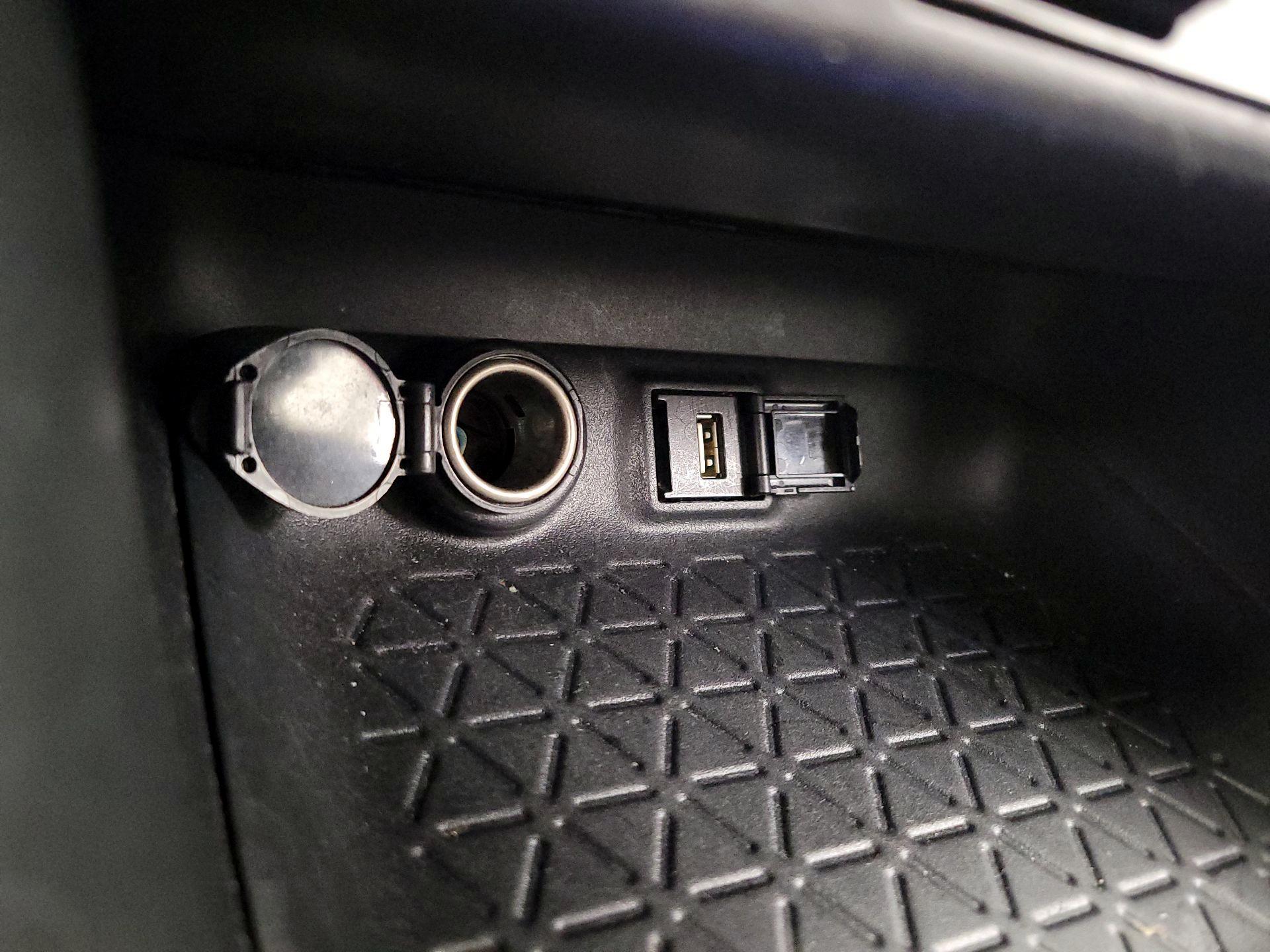 Thumbnail: 2021 Toyota RAV4 - 18