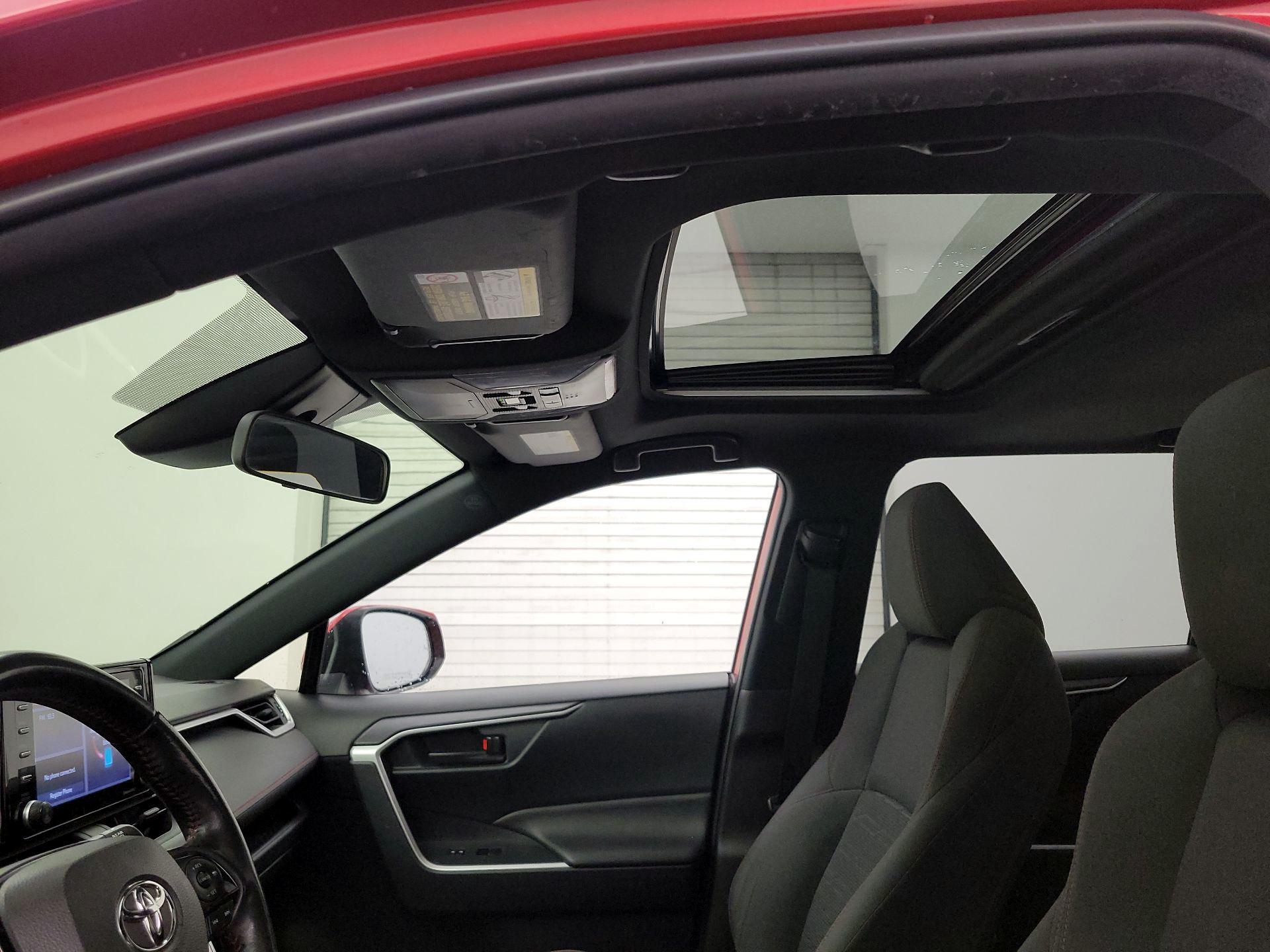 Thumbnail: 2021 Toyota RAV4 - 19