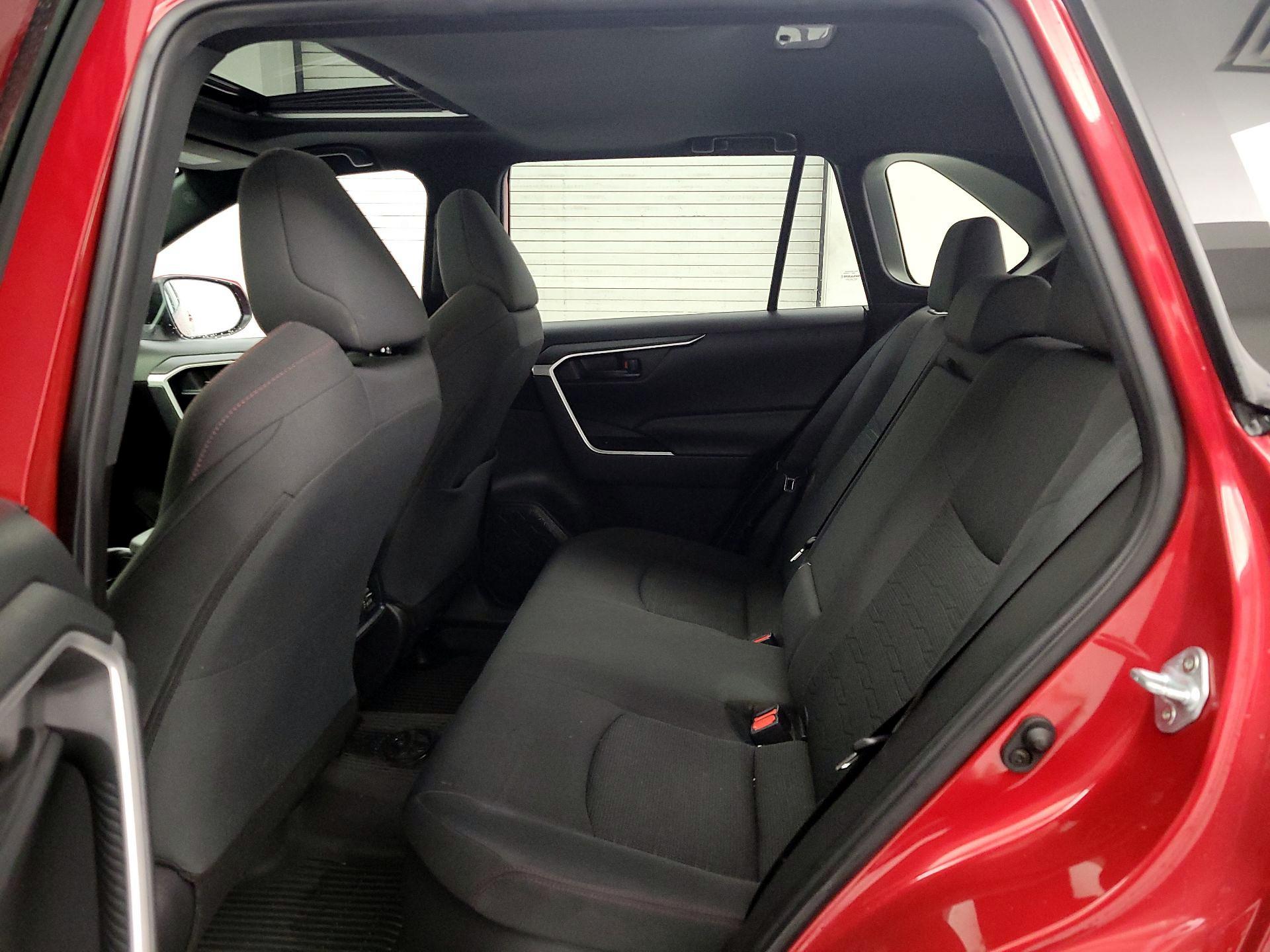 Thumbnail: 2021 Toyota RAV4 - 20