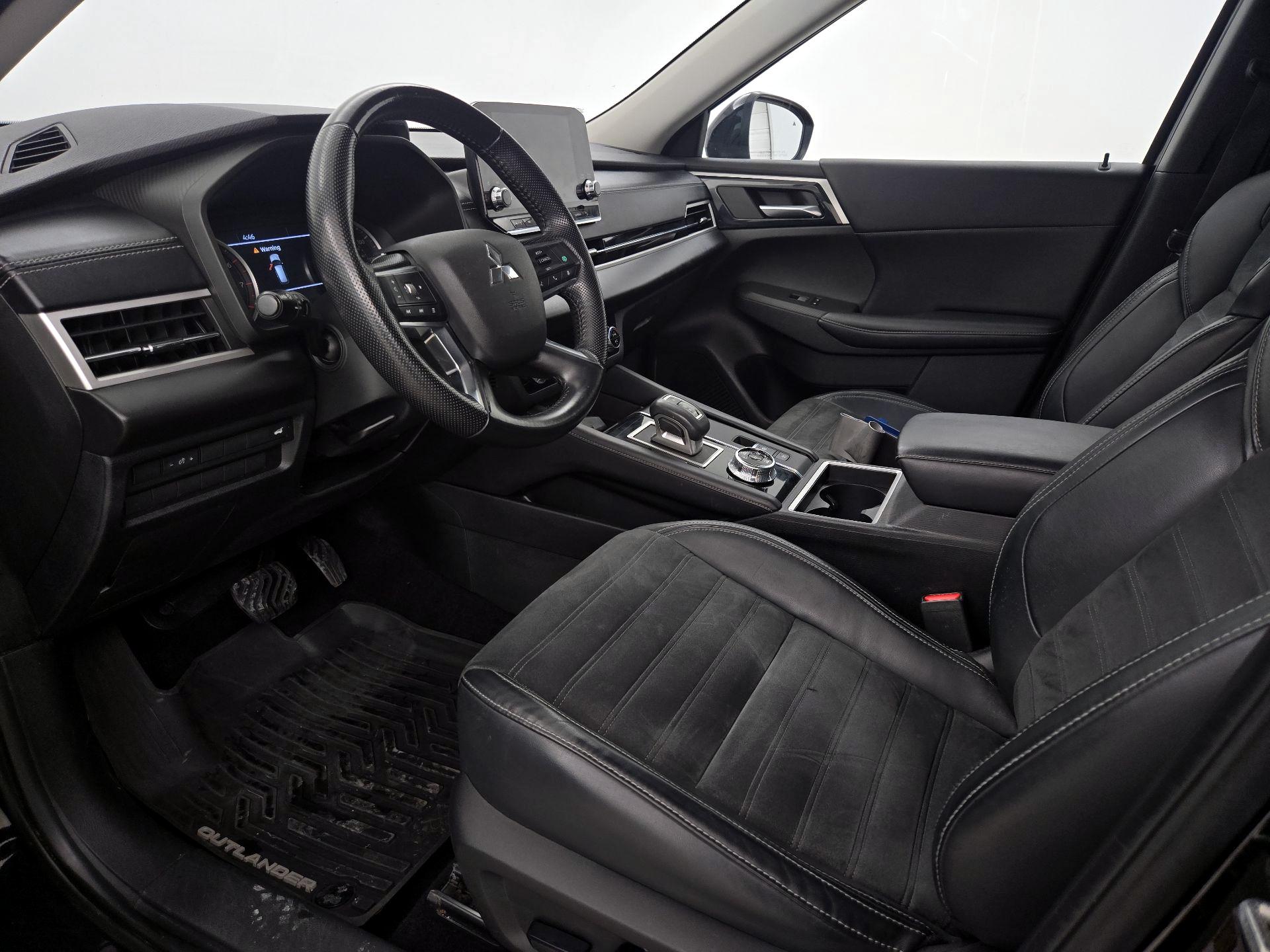 Thumbnail: 2022 Mitsubishi Outlander - 11