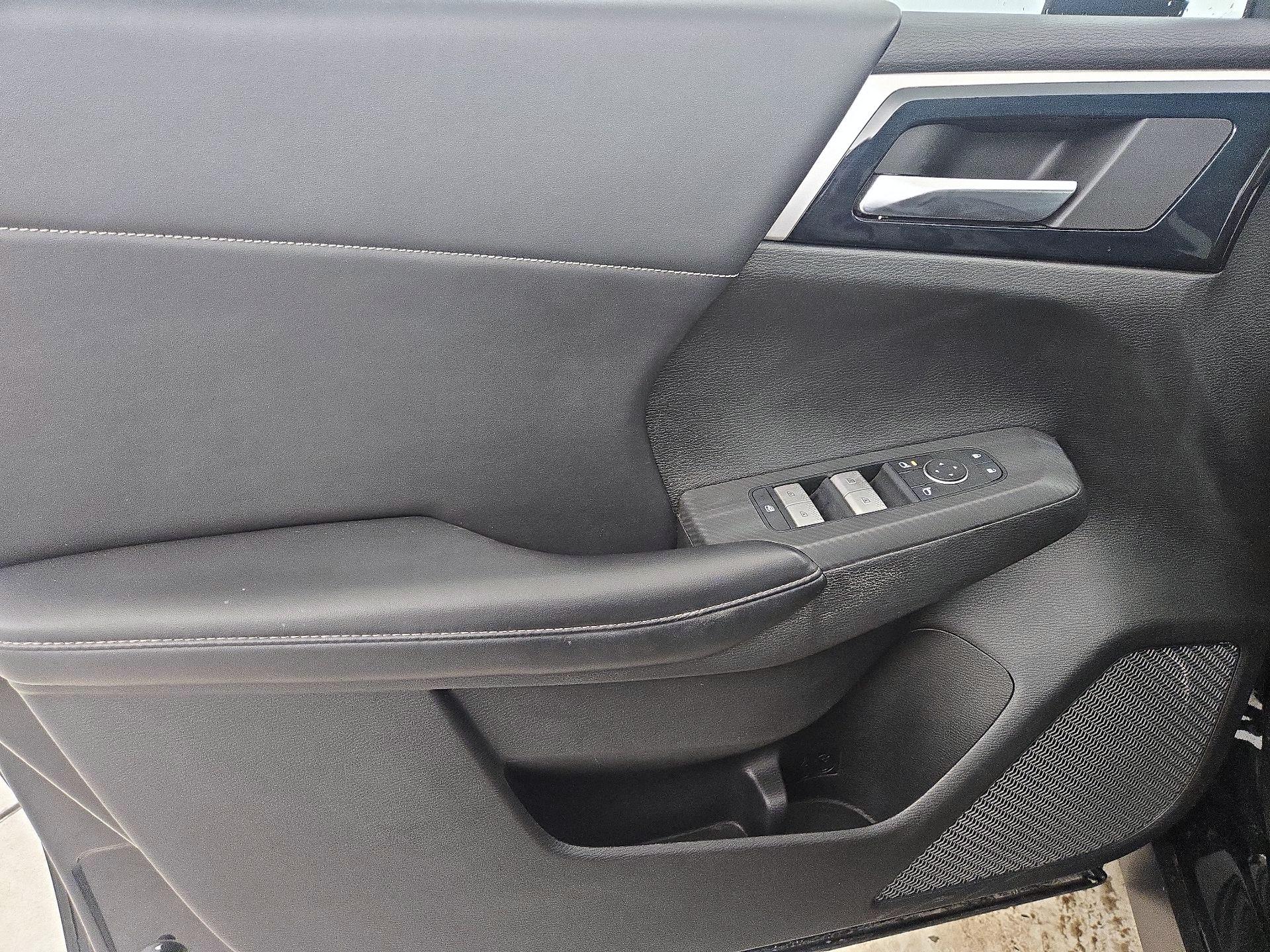 Thumbnail: 2022 Mitsubishi Outlander - 12