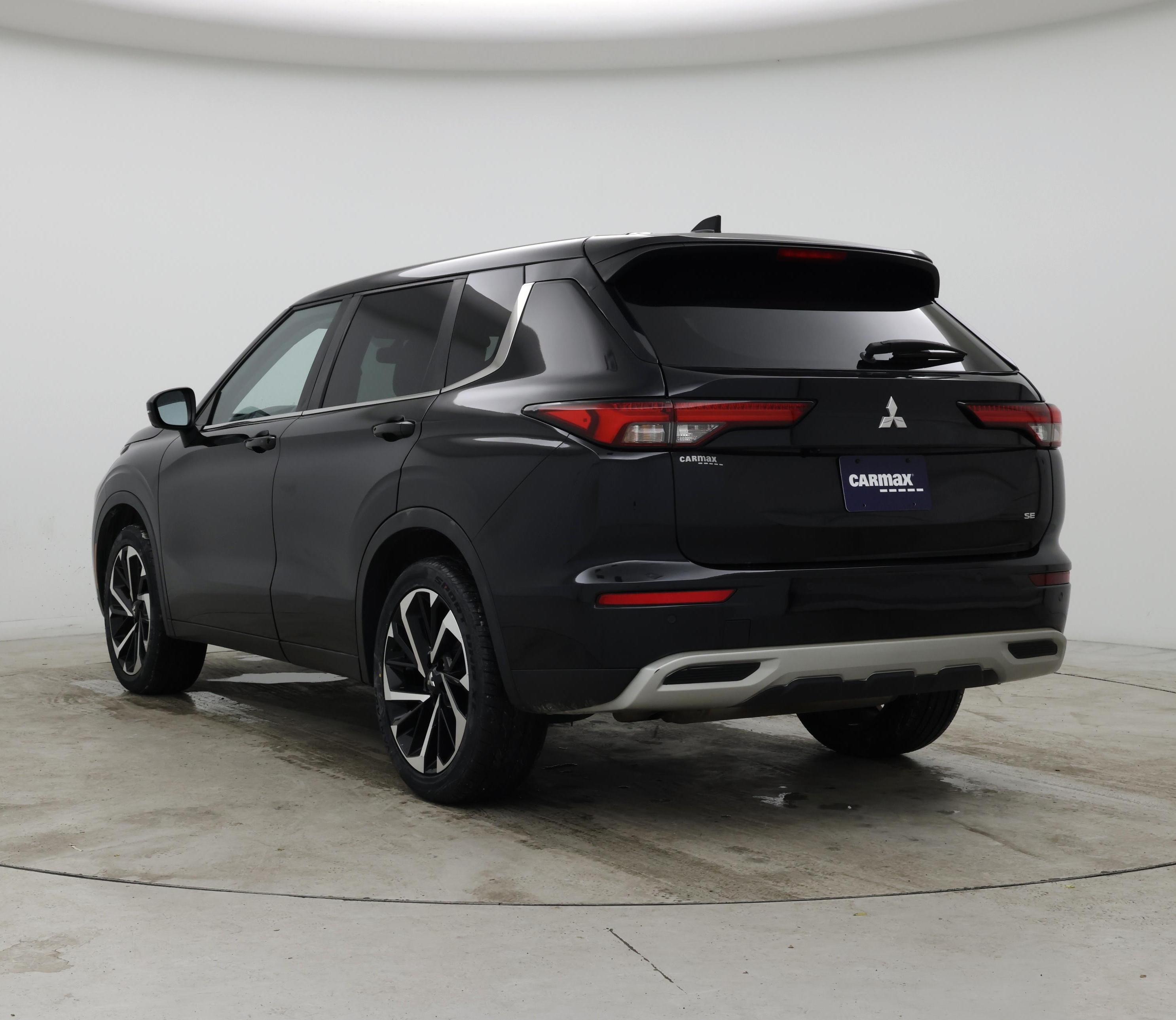 Thumbnail: 2022 Mitsubishi Outlander - 2