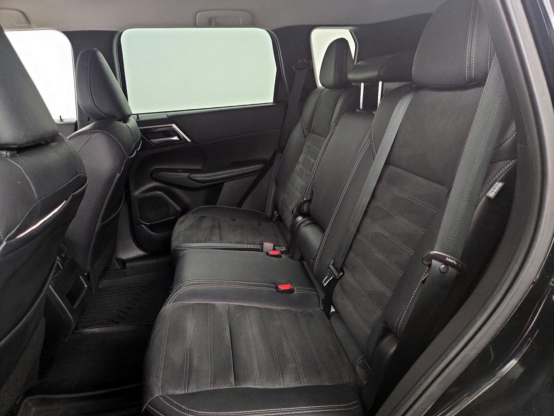 Thumbnail: 2022 Mitsubishi Outlander - 20