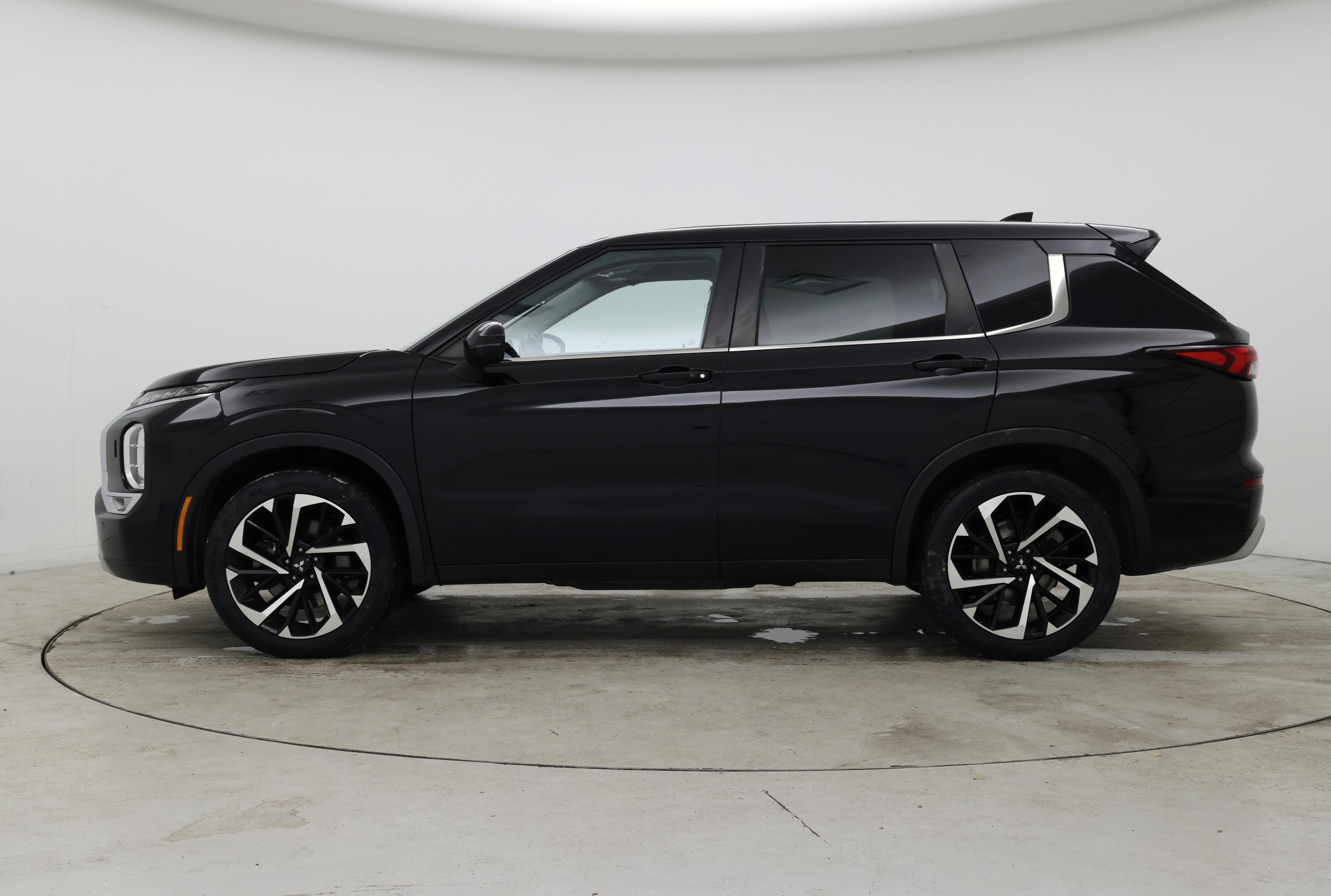 Thumbnail: 2022 Mitsubishi Outlander - 3