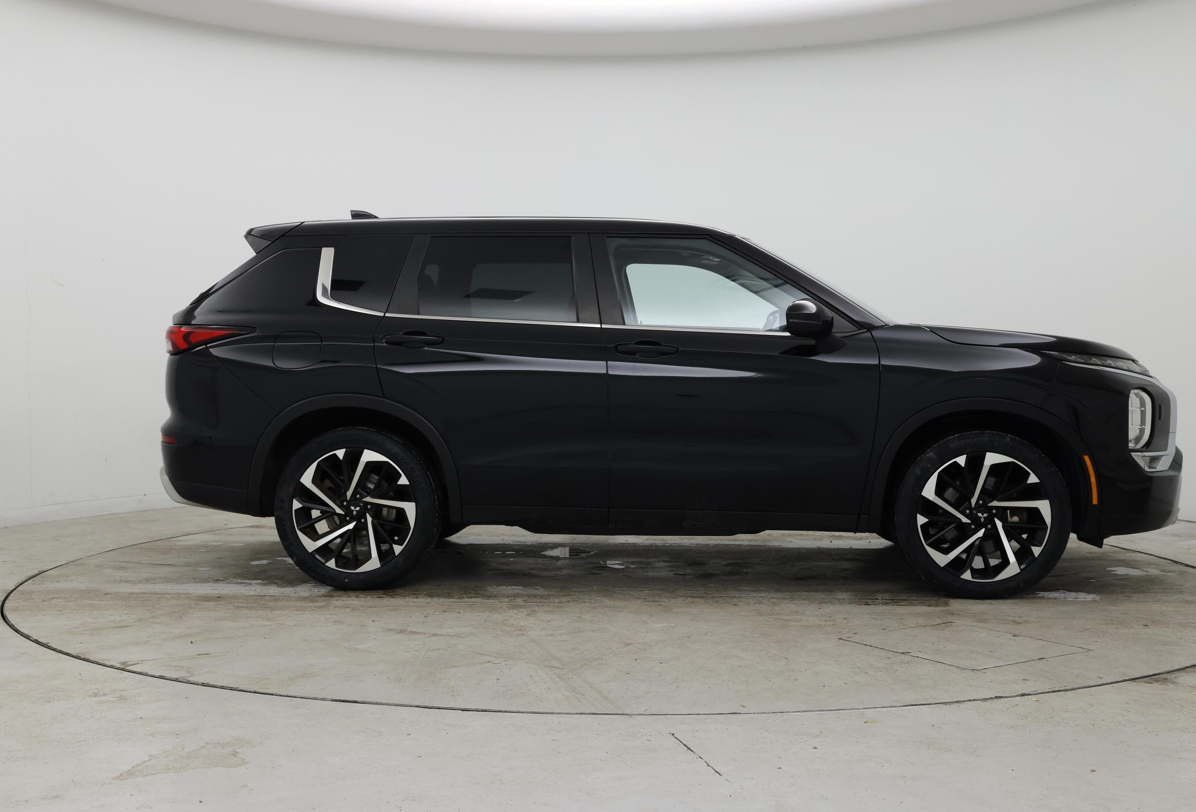 Thumbnail: 2022 Mitsubishi Outlander - 7