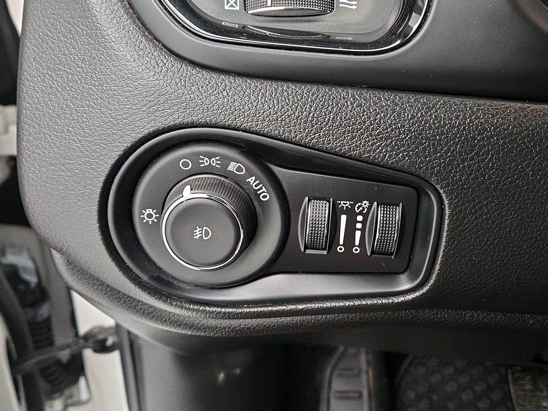 Thumbnail: 2022 Jeep Renegade - 13