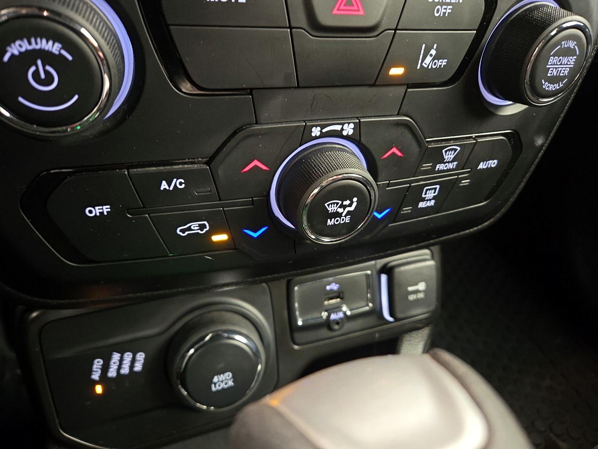 Thumbnail: 2022 Jeep Renegade - 17