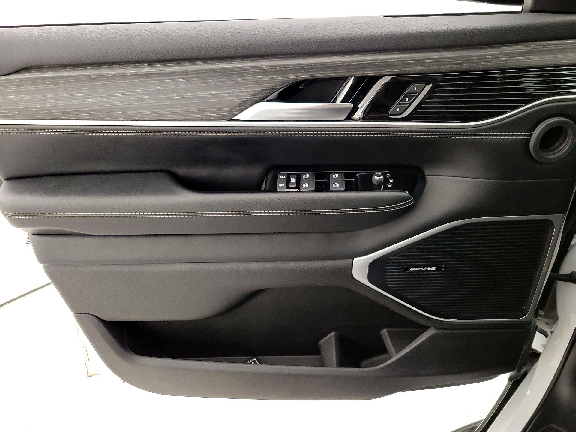 Thumbnail: 2024 Jeep Wagoneer - 12