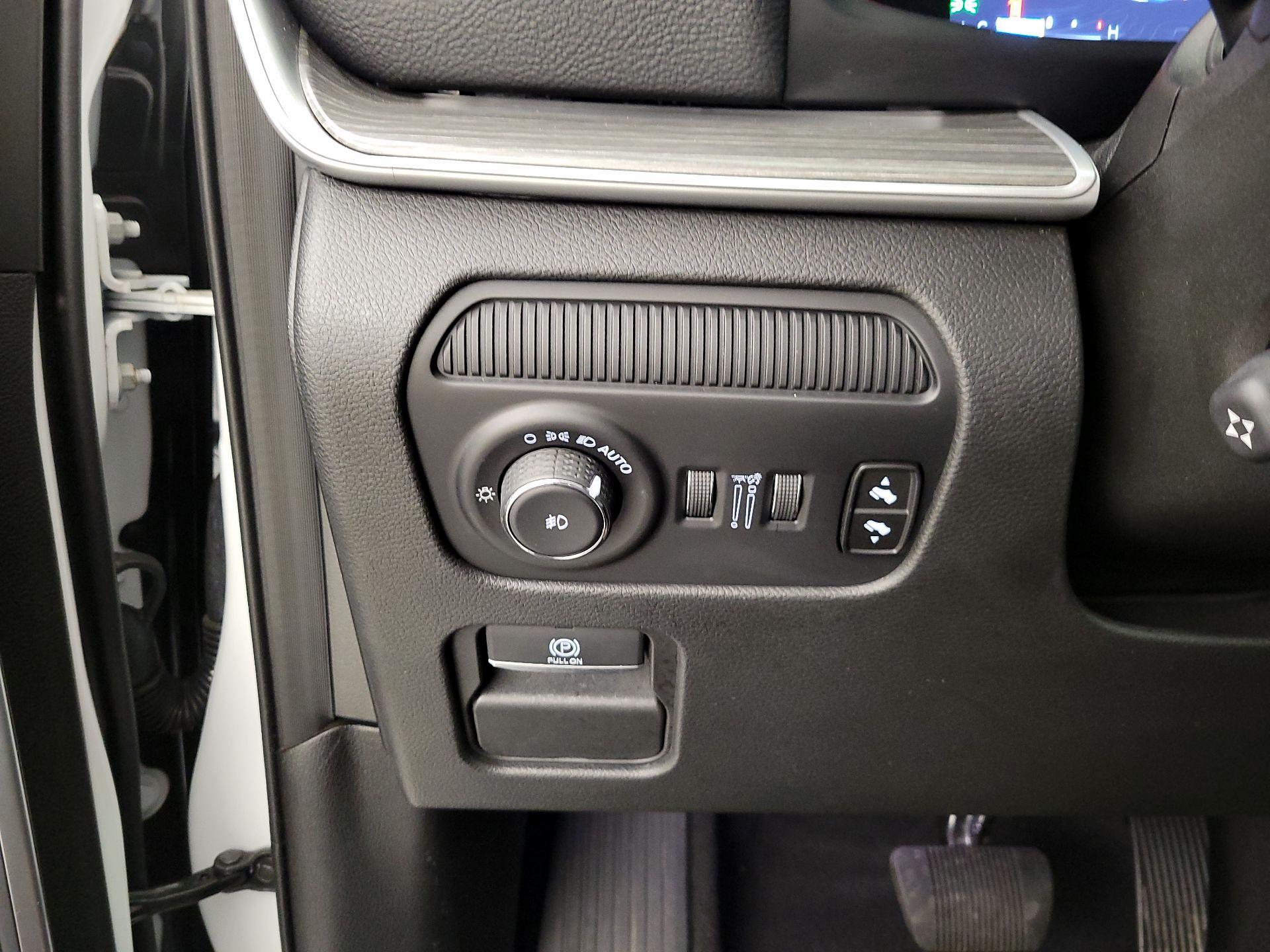 Thumbnail: 2024 Jeep Wagoneer - 13