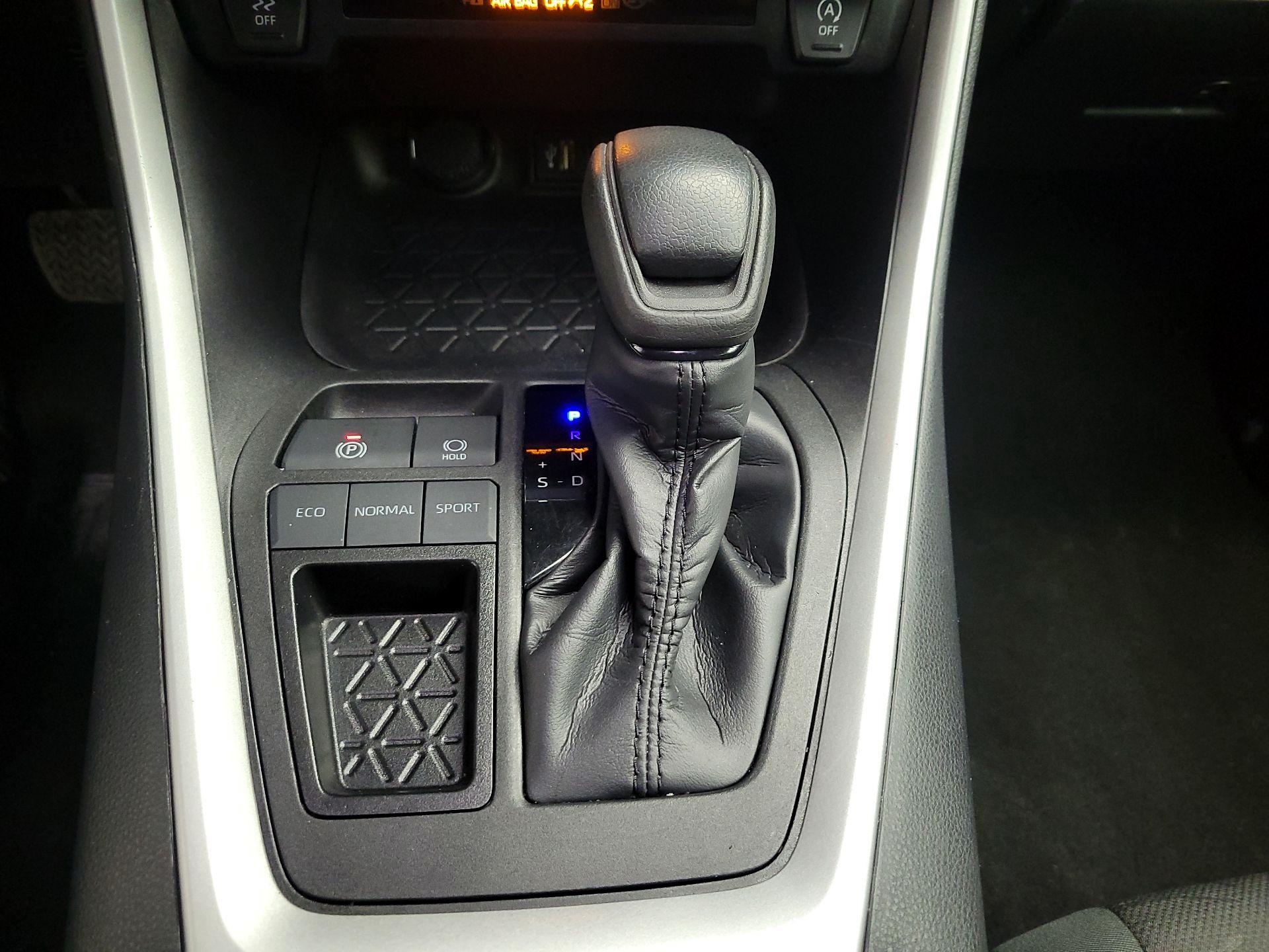 Thumbnail: 2023 Toyota RAV4 - 16