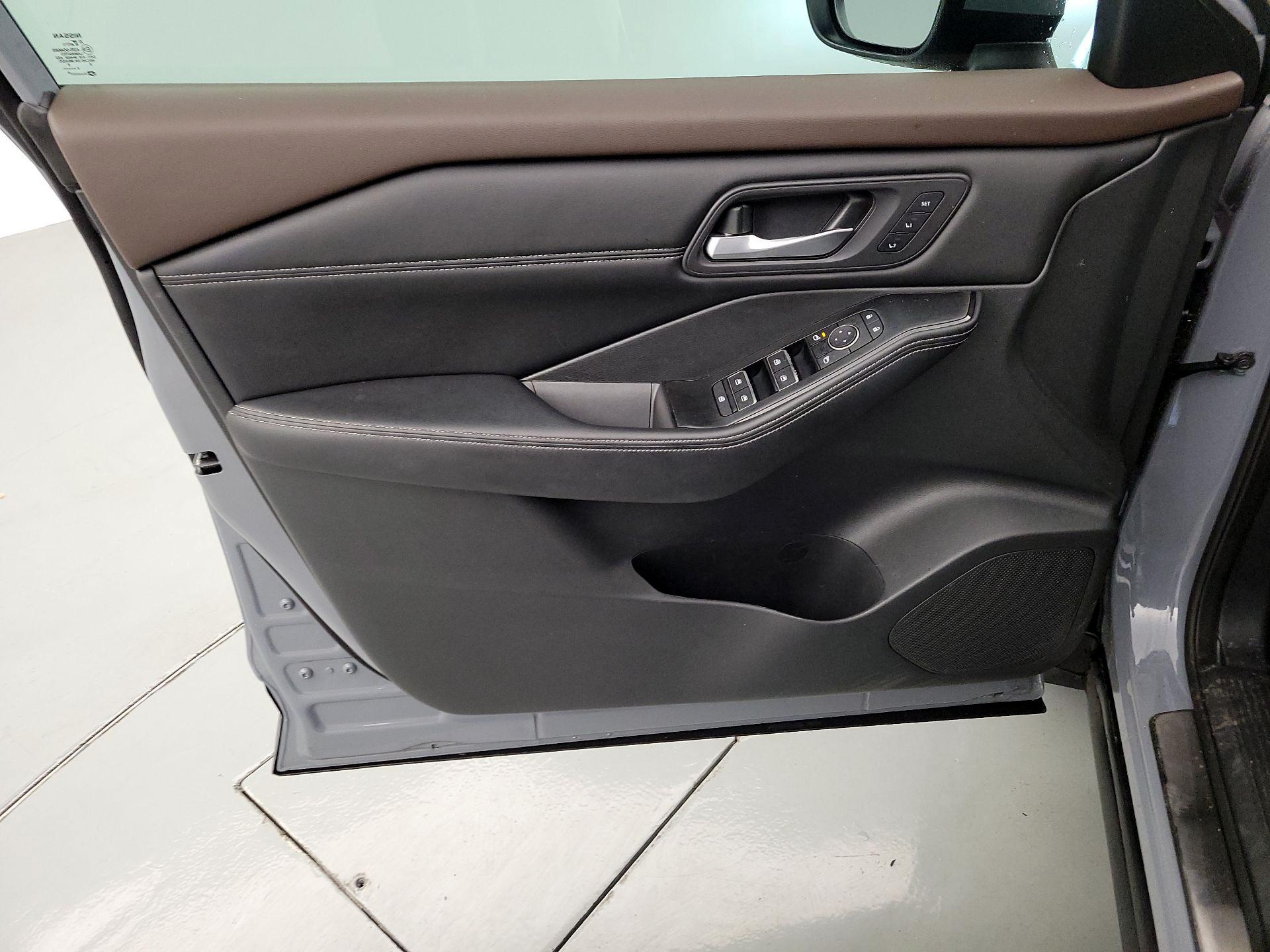 Thumbnail: 2023 Nissan Rogue - 12