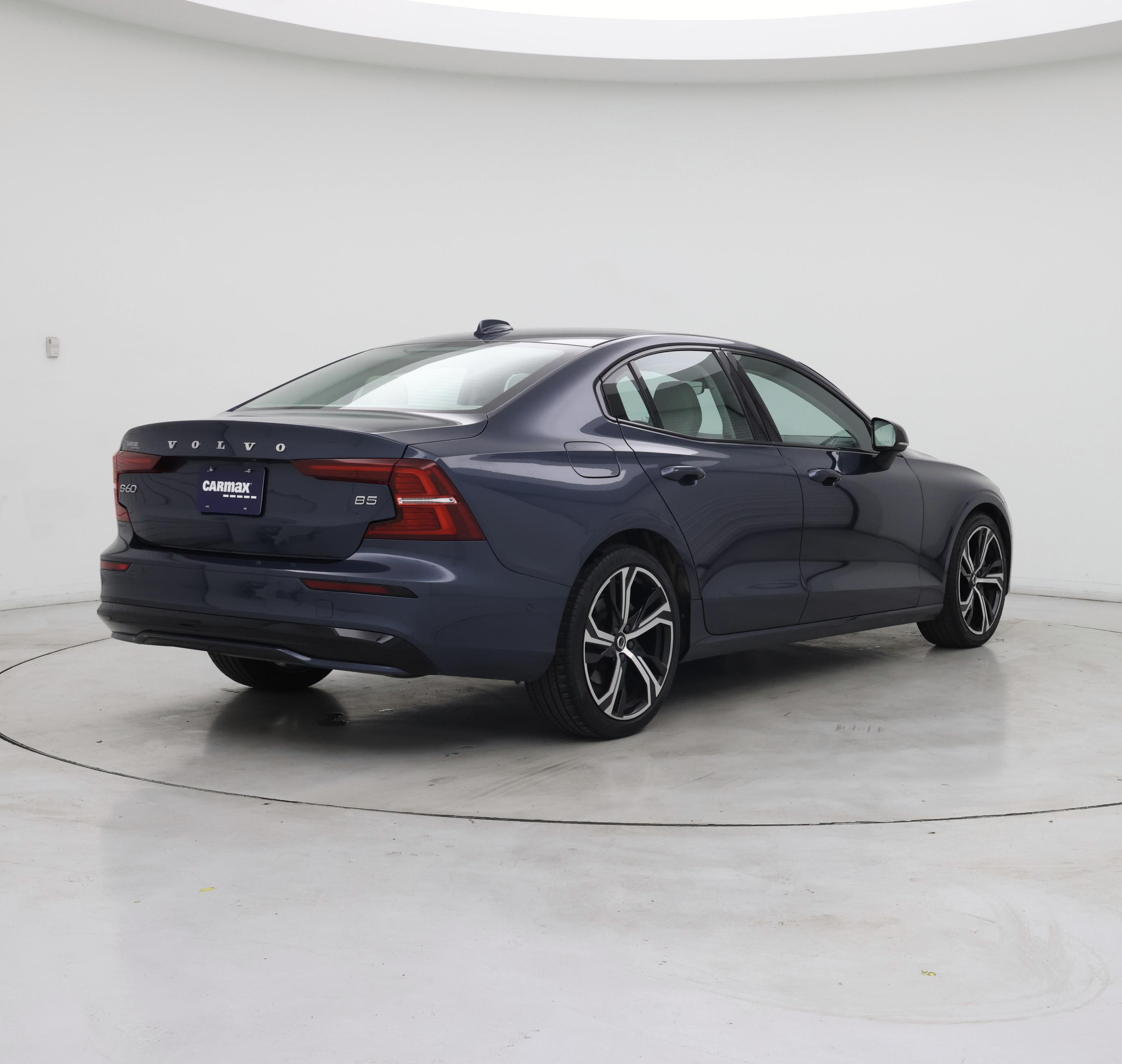 Thumbnail: 2024 Volvo S60 - 8
