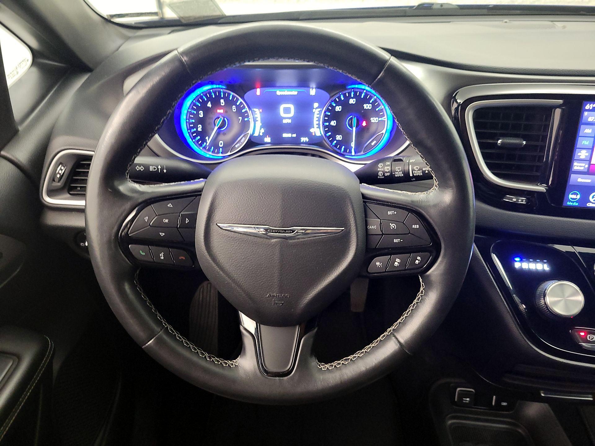 Thumbnail: 2020 Chrysler Pacifica - 10