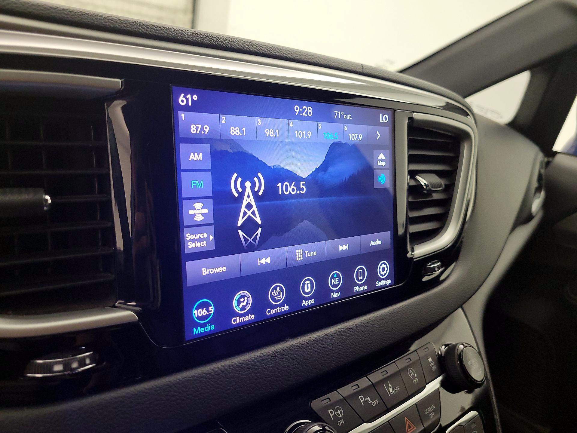 Thumbnail: 2020 Chrysler Pacifica - 16