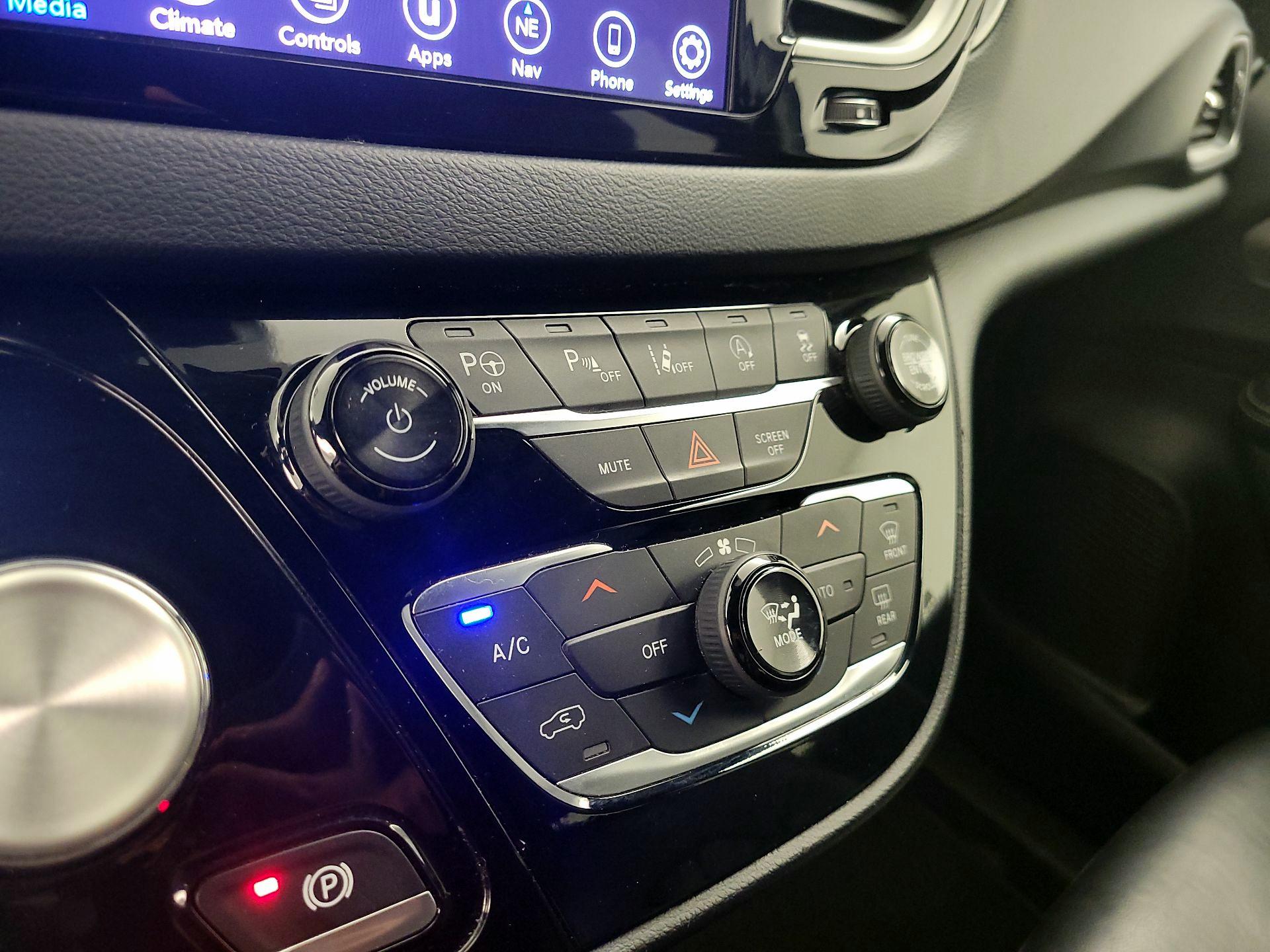 Thumbnail: 2020 Chrysler Pacifica - 17