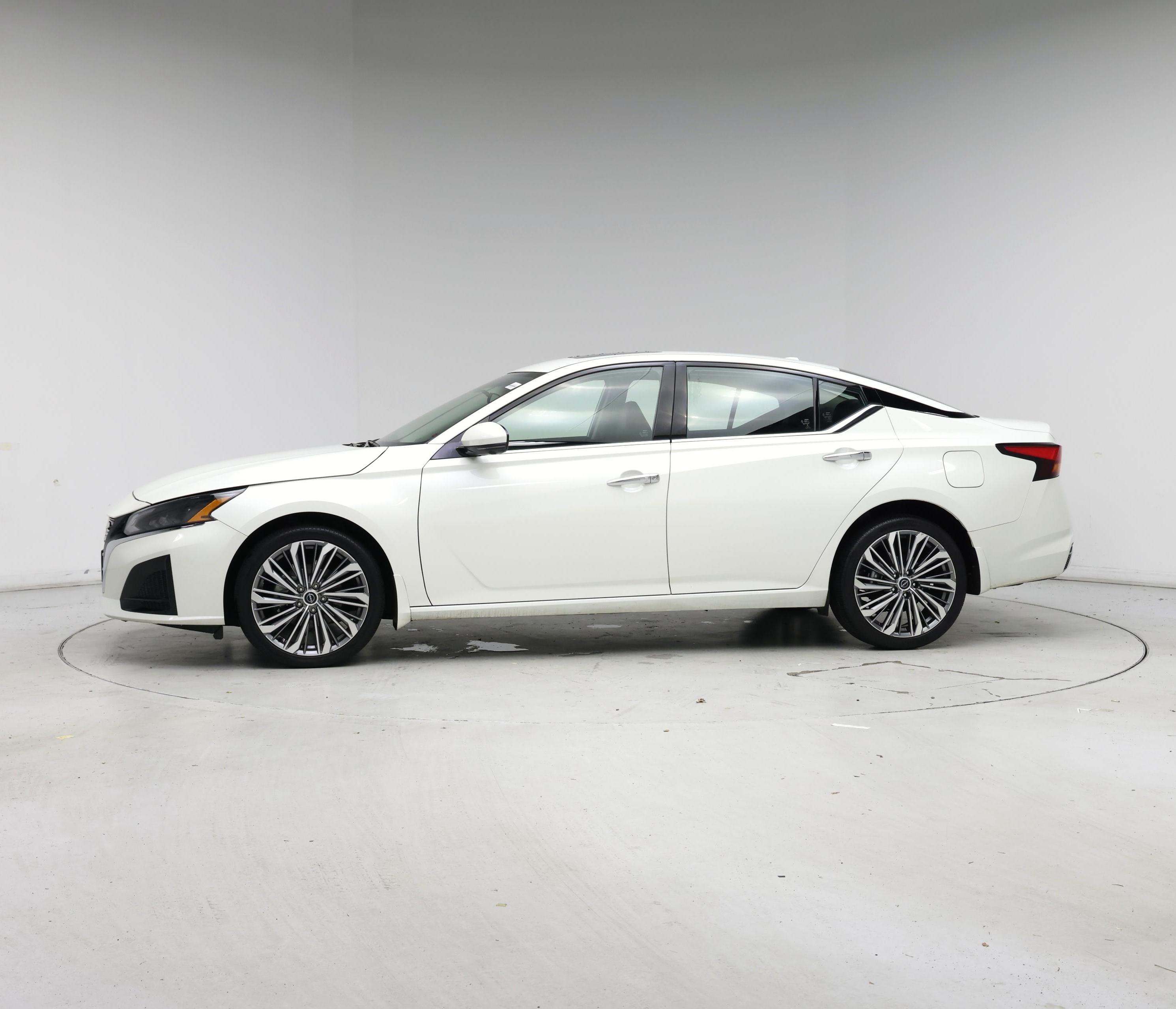 Thumbnail: 2023 Nissan Altima - 3