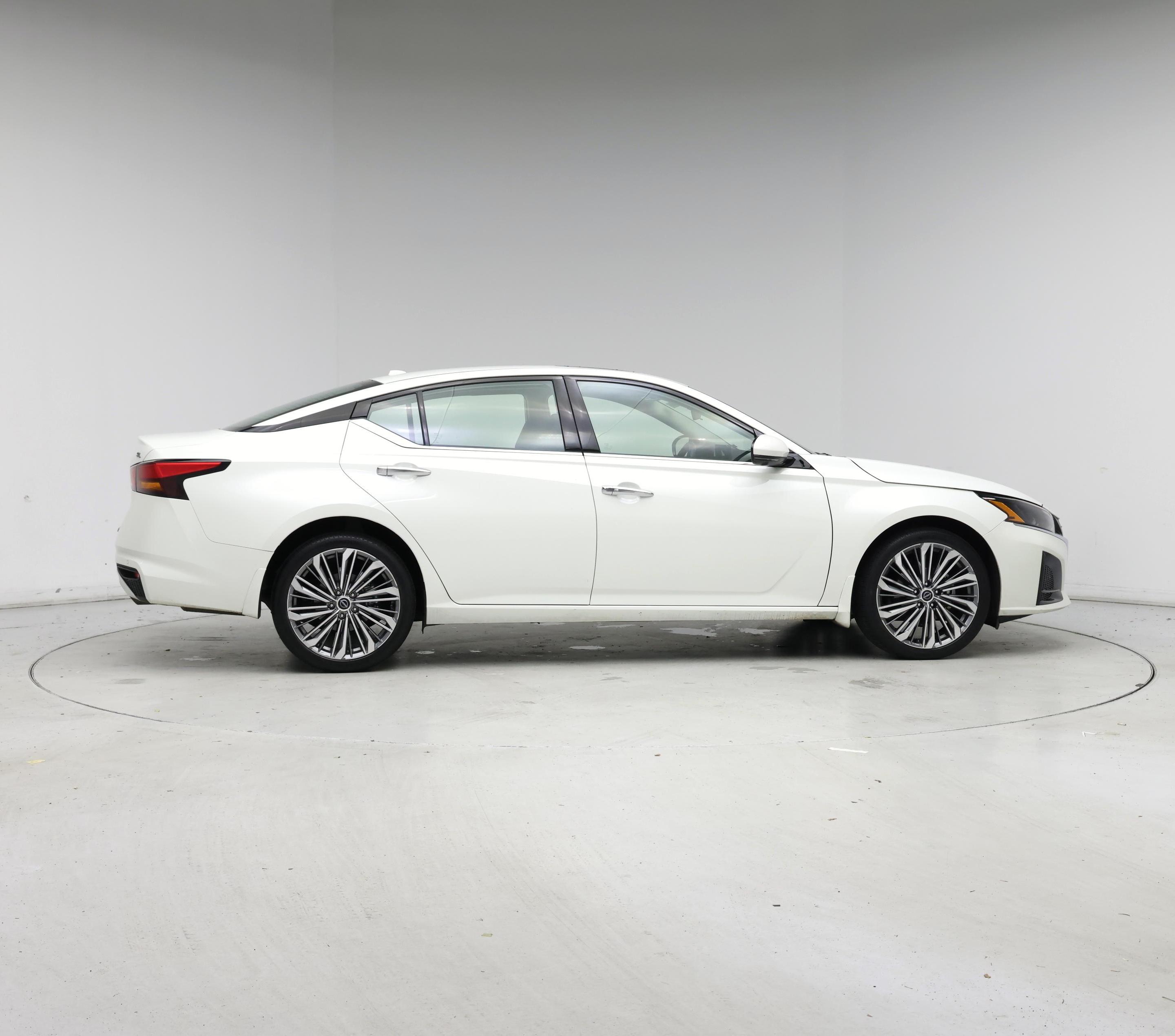 Thumbnail: 2023 Nissan Altima - 7