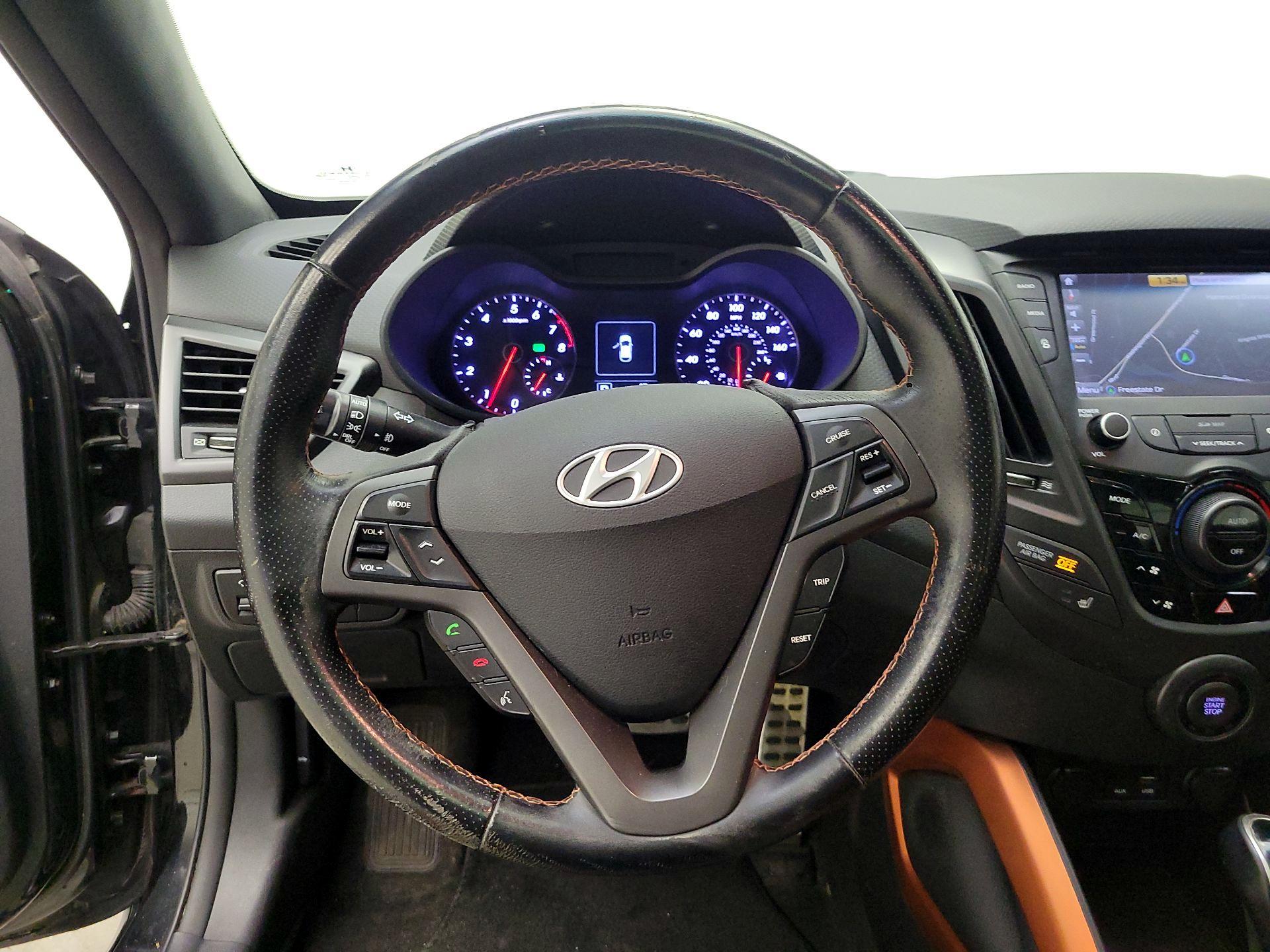 Thumbnail: 2016 Hyundai Veloster - 10