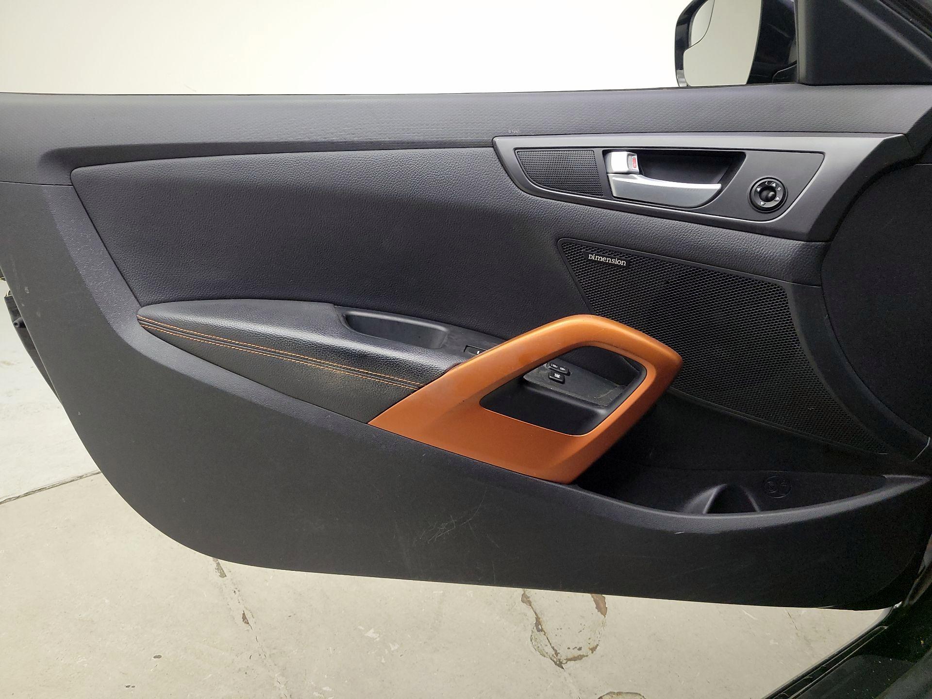 Thumbnail: 2016 Hyundai Veloster - 12