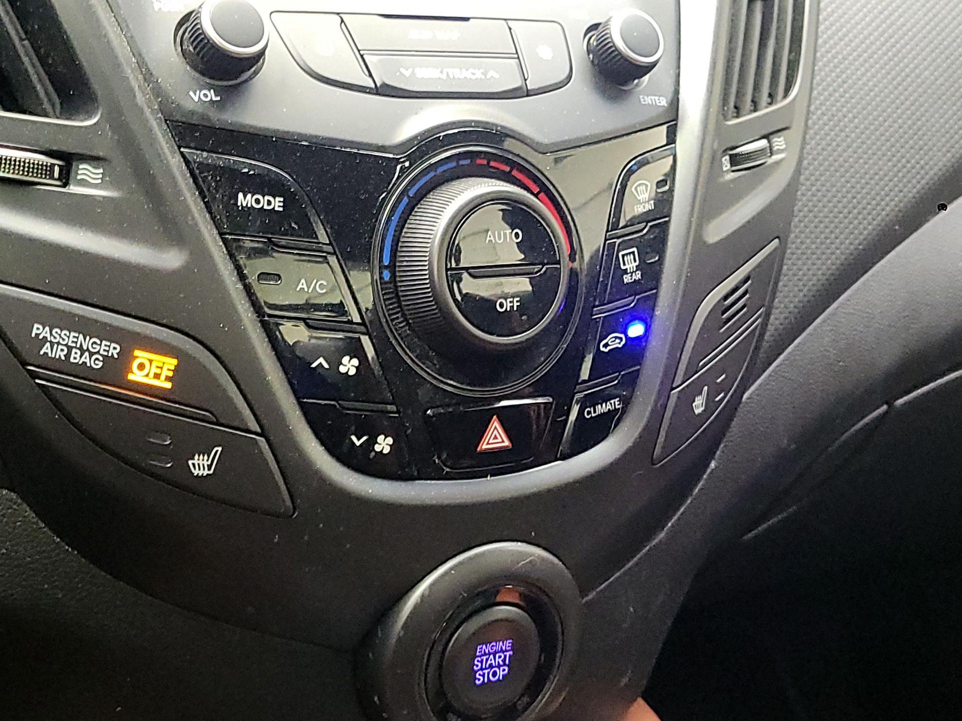 Thumbnail: 2016 Hyundai Veloster - 17