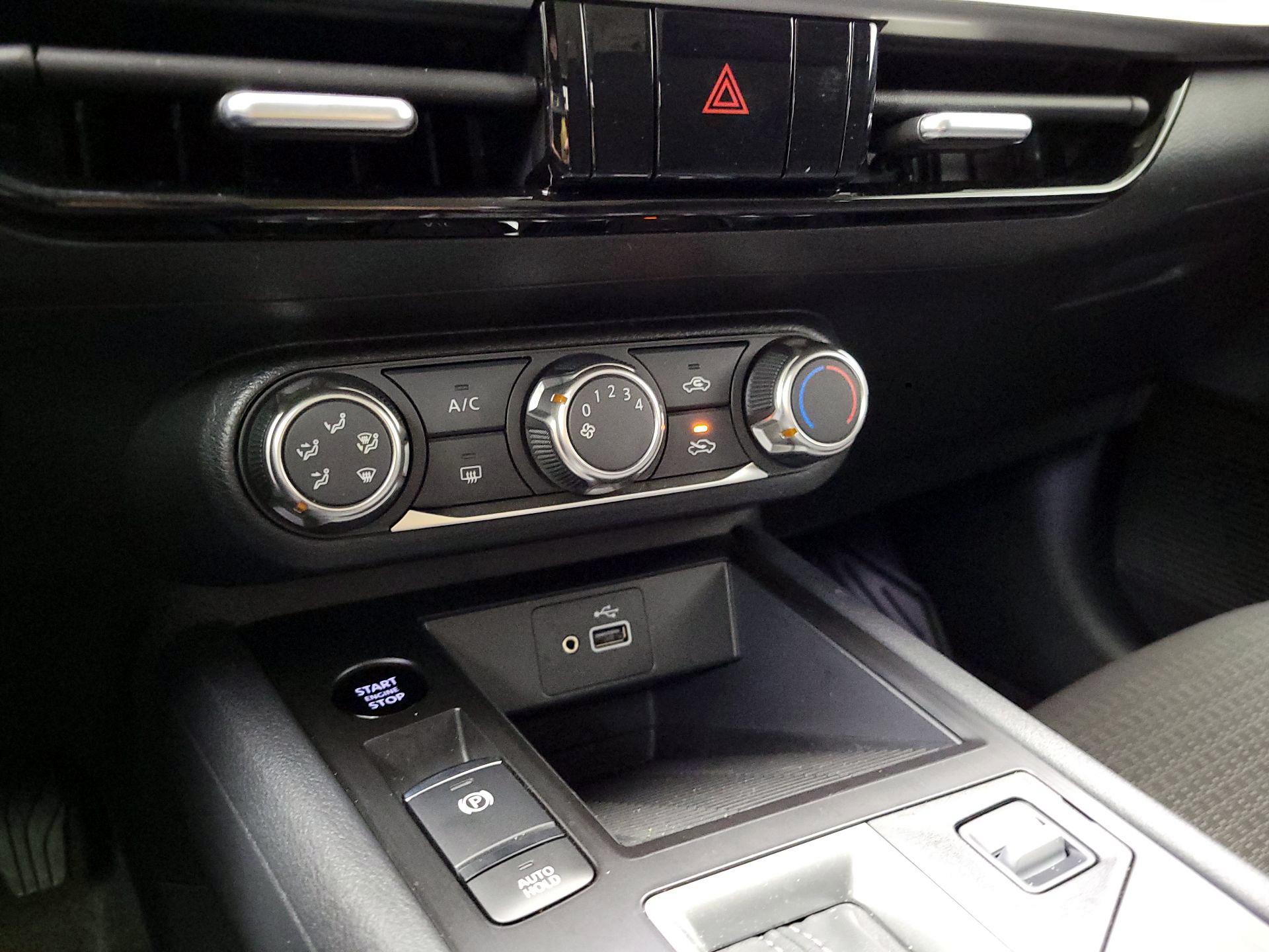 Thumbnail: 2025 Nissan Kicks - 15