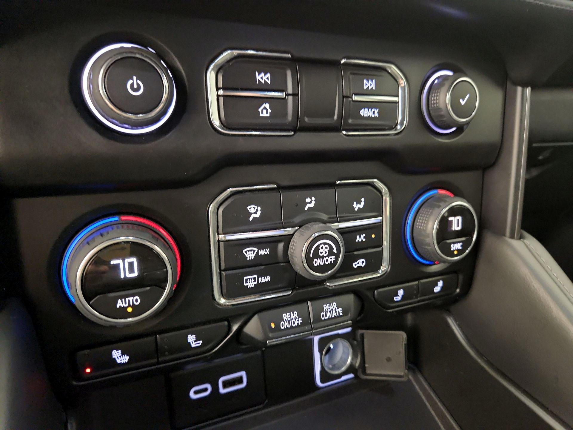 Thumbnail: 2022 Chevrolet Tahoe - 16