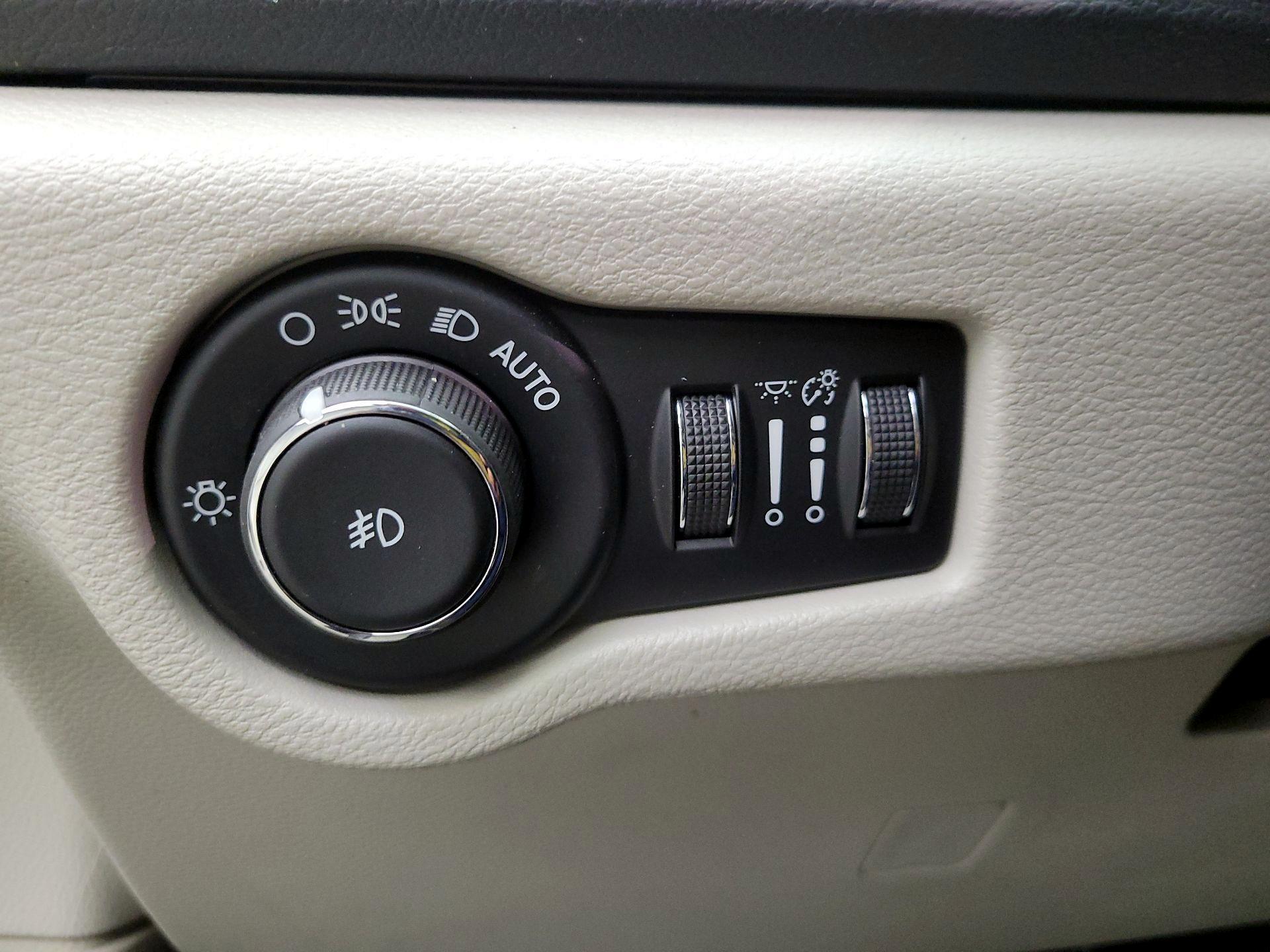 Thumbnail: 2017 Chrysler Pacifica - 13